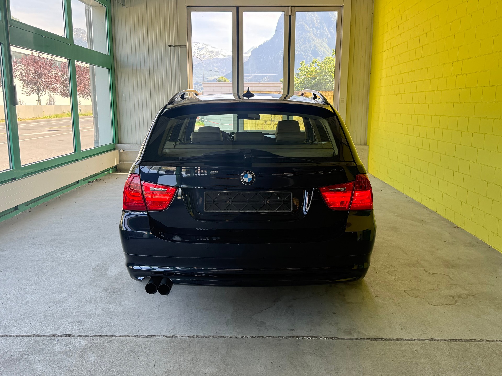 BMW 325i xDrive Touring Steptronic-image-5