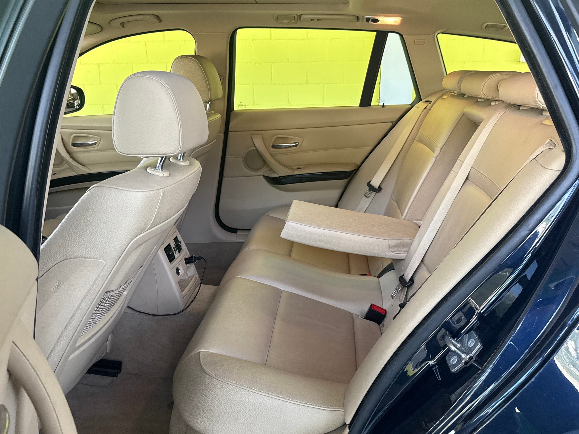 BMW 325i xDrive Touring Steptronic-image-10