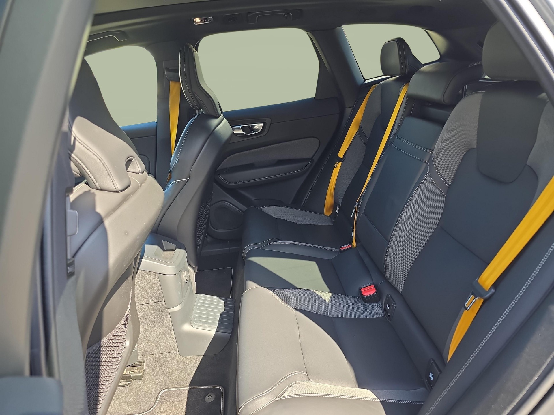 VOLVO XC60 2.0 T8 TE Polestar eAWD / ab 0,99% Leasing bei Abschluss einer Protect Autoversicherung-image-11