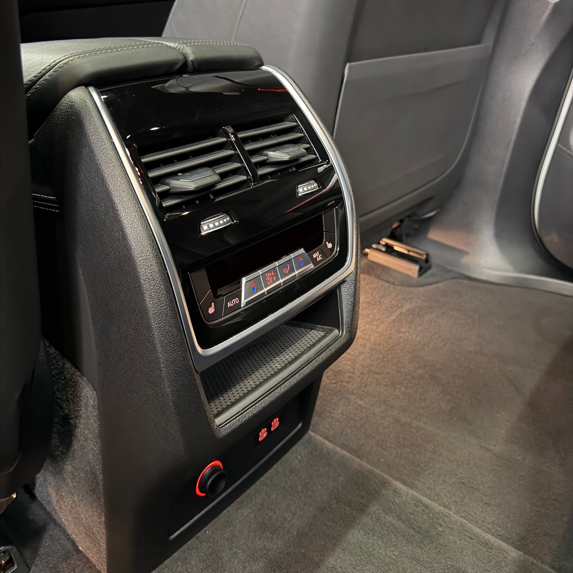 BMW X7 xDrive 48V 40i Steptronic-image-13