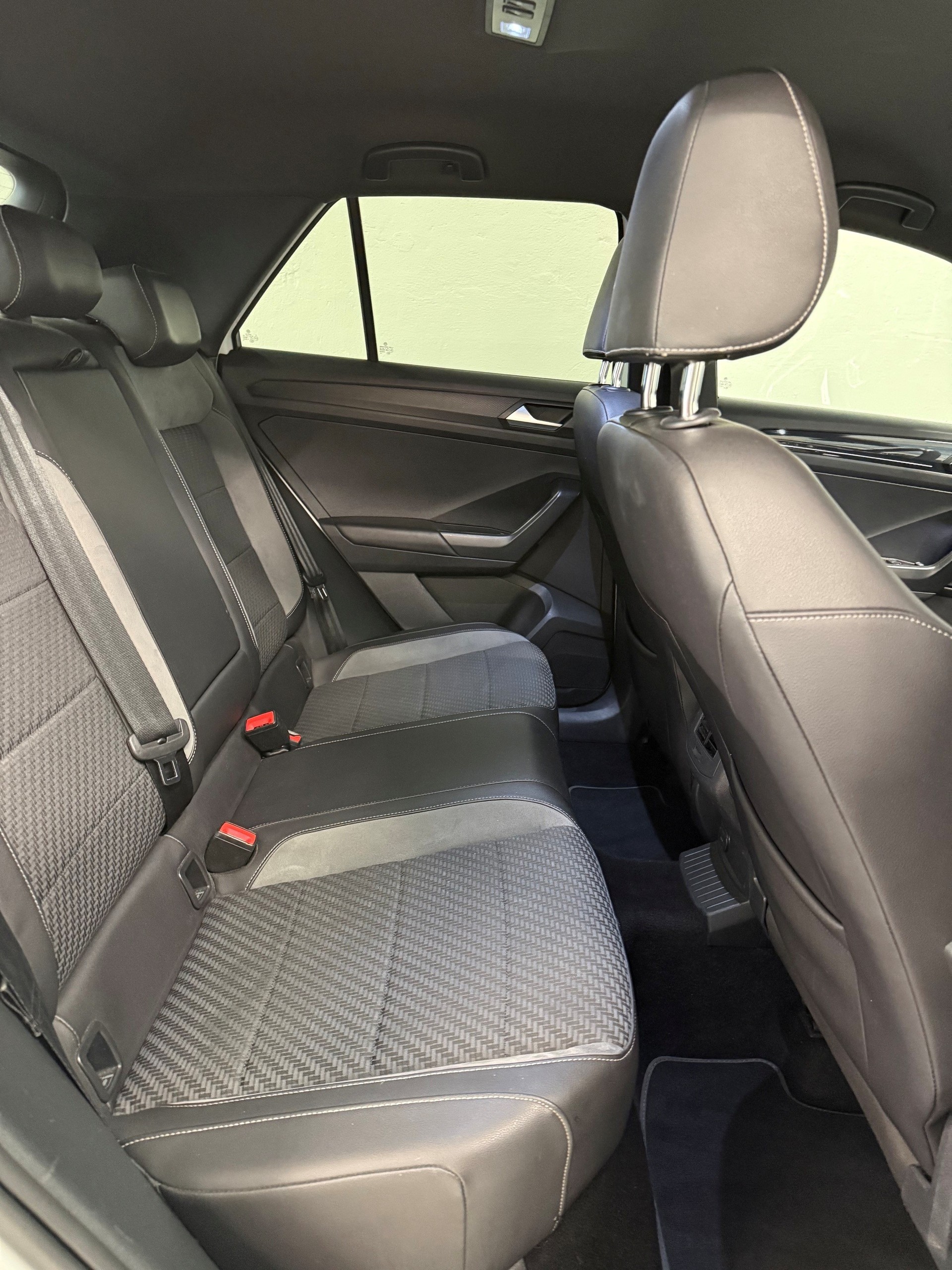VW T-Roc 2.0 TSI Sport DSG 4Motion-image-9