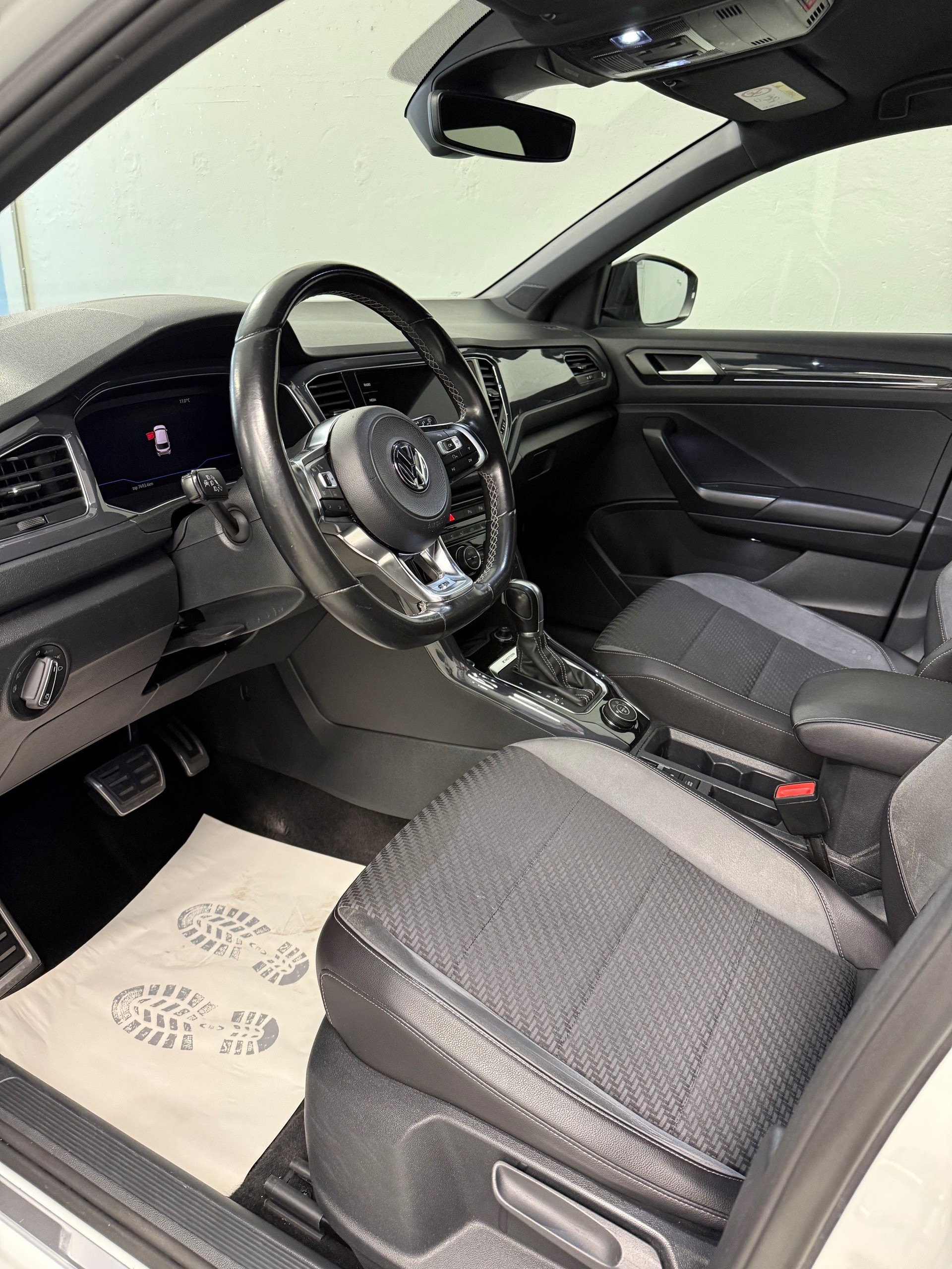 VW T-Roc 2.0 TSI Sport DSG 4Motion-image-4