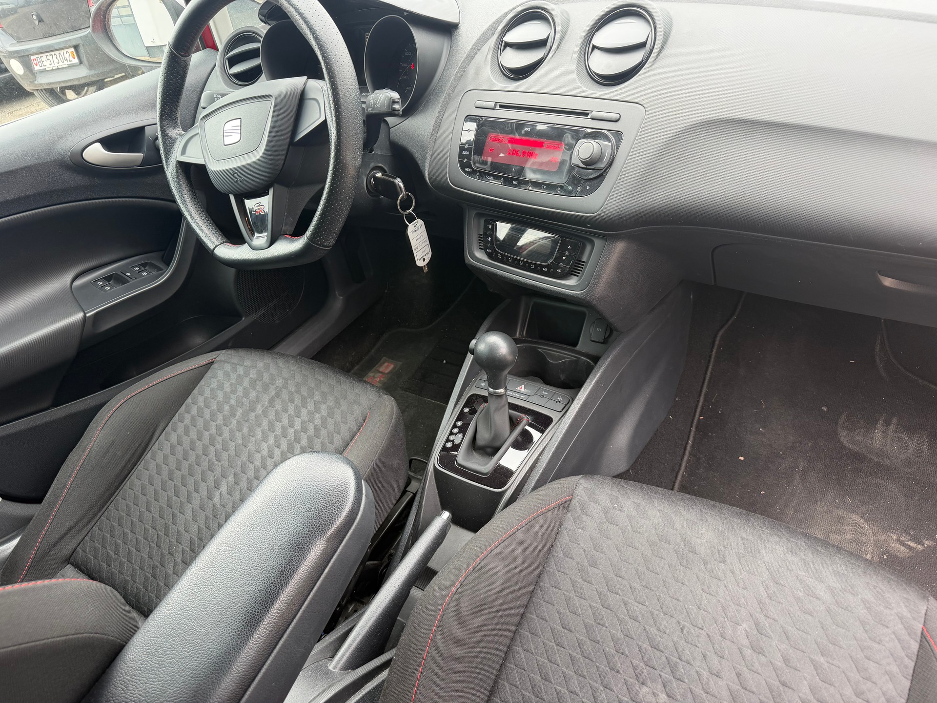 SEAT Ibiza SC 1.4 TSI FR DSG-image-2
