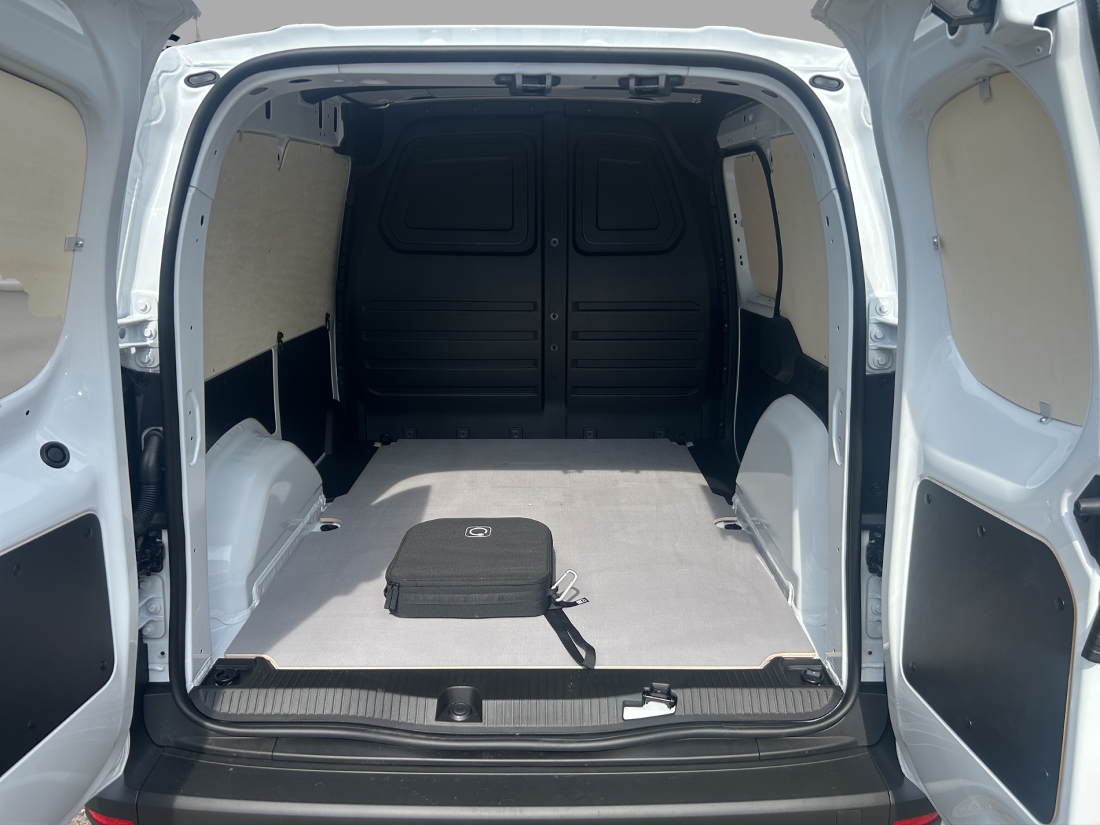 MERCEDES-BENZ eCitan 45kWh Base-image-14
