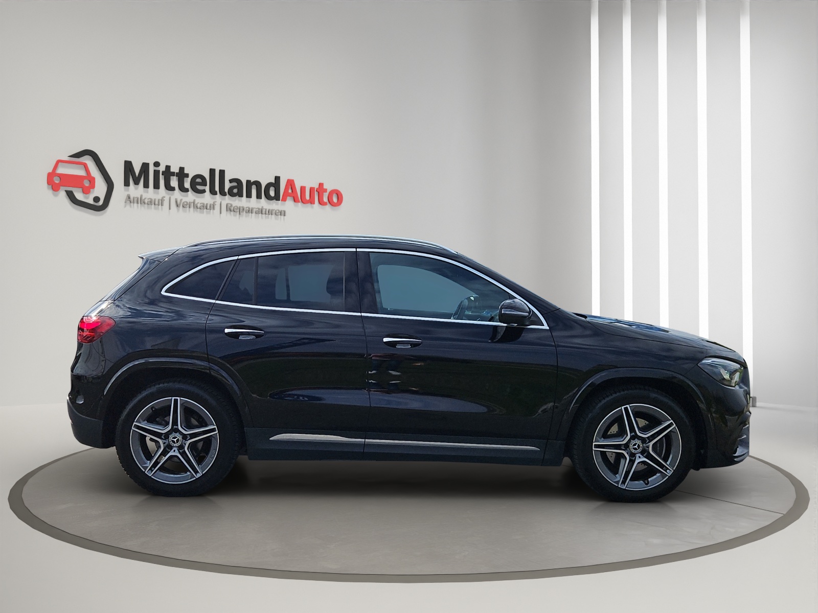 MERCEDES-BENZ GLA 200d AMG Line 8G-DCT-showroom-element-3