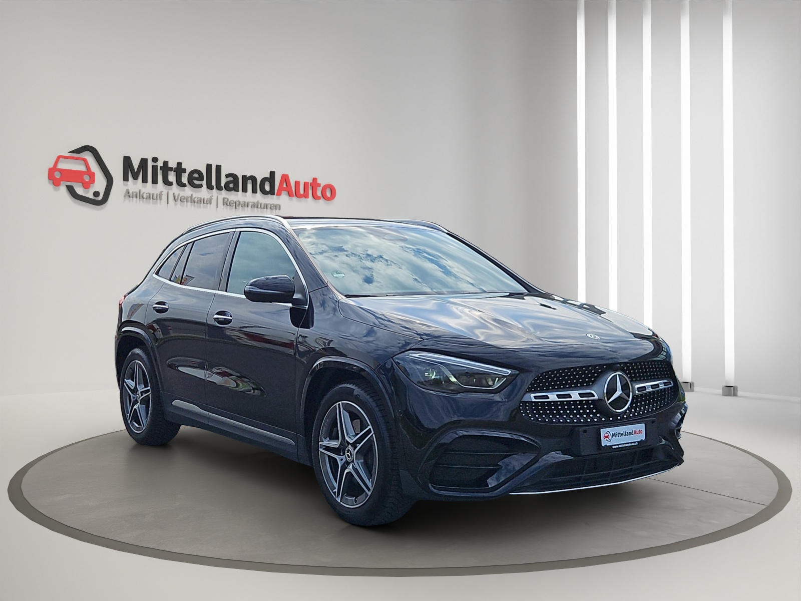 MERCEDES-BENZ GLA 200d AMG Line 8G-DCT-showroom-element-2