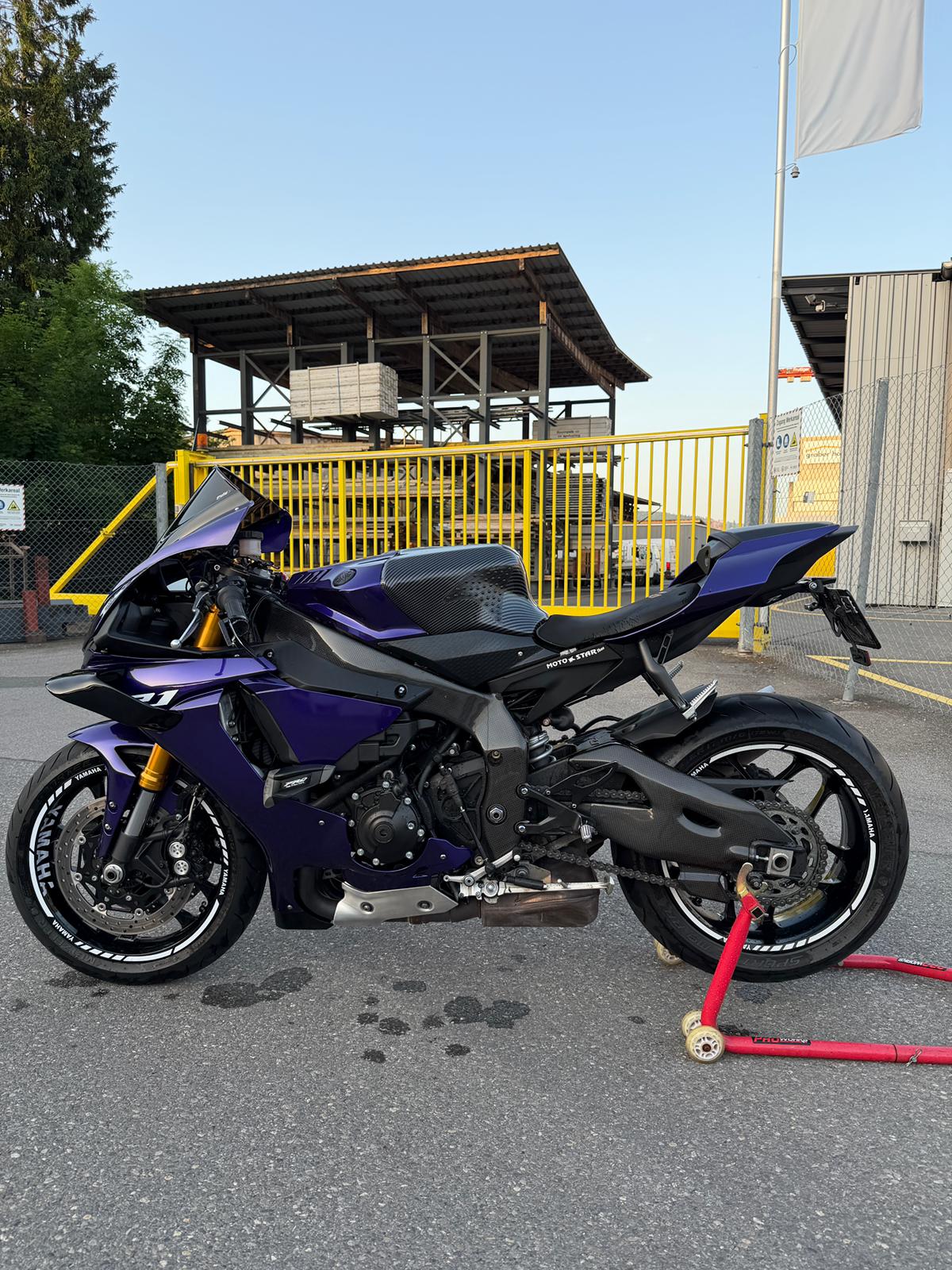 YAMAHA YZF-R1 ABS-image-2