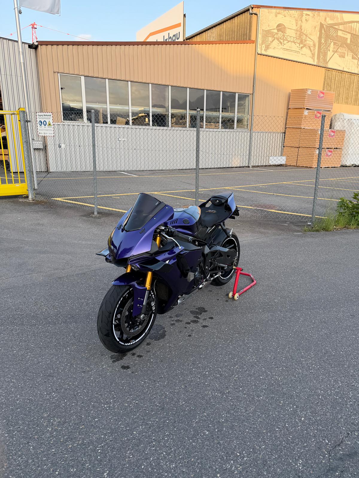 YAMAHA YZF-R1 ABS-image-1