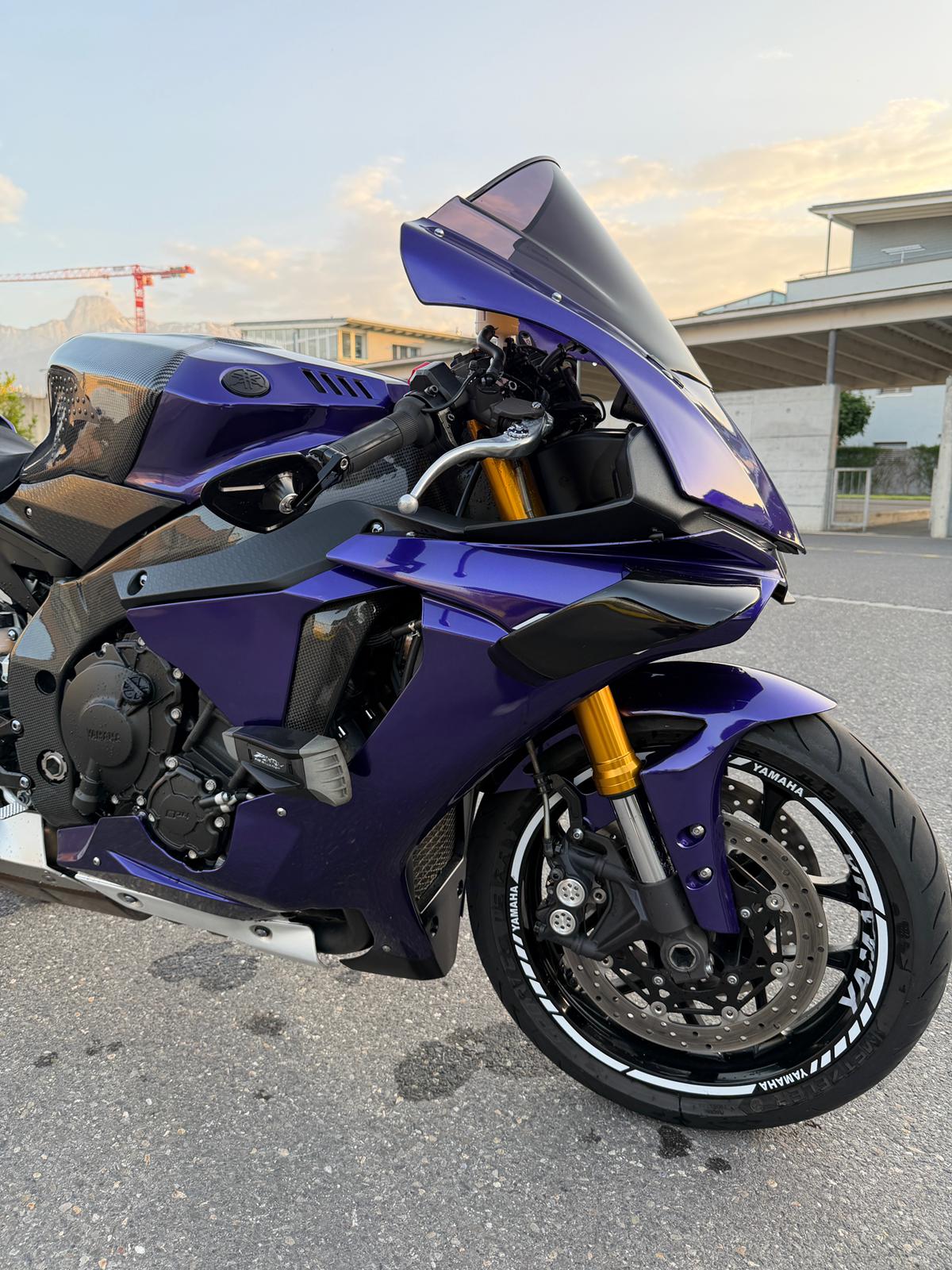 YAMAHA YZF-R1 ABS-image-11
