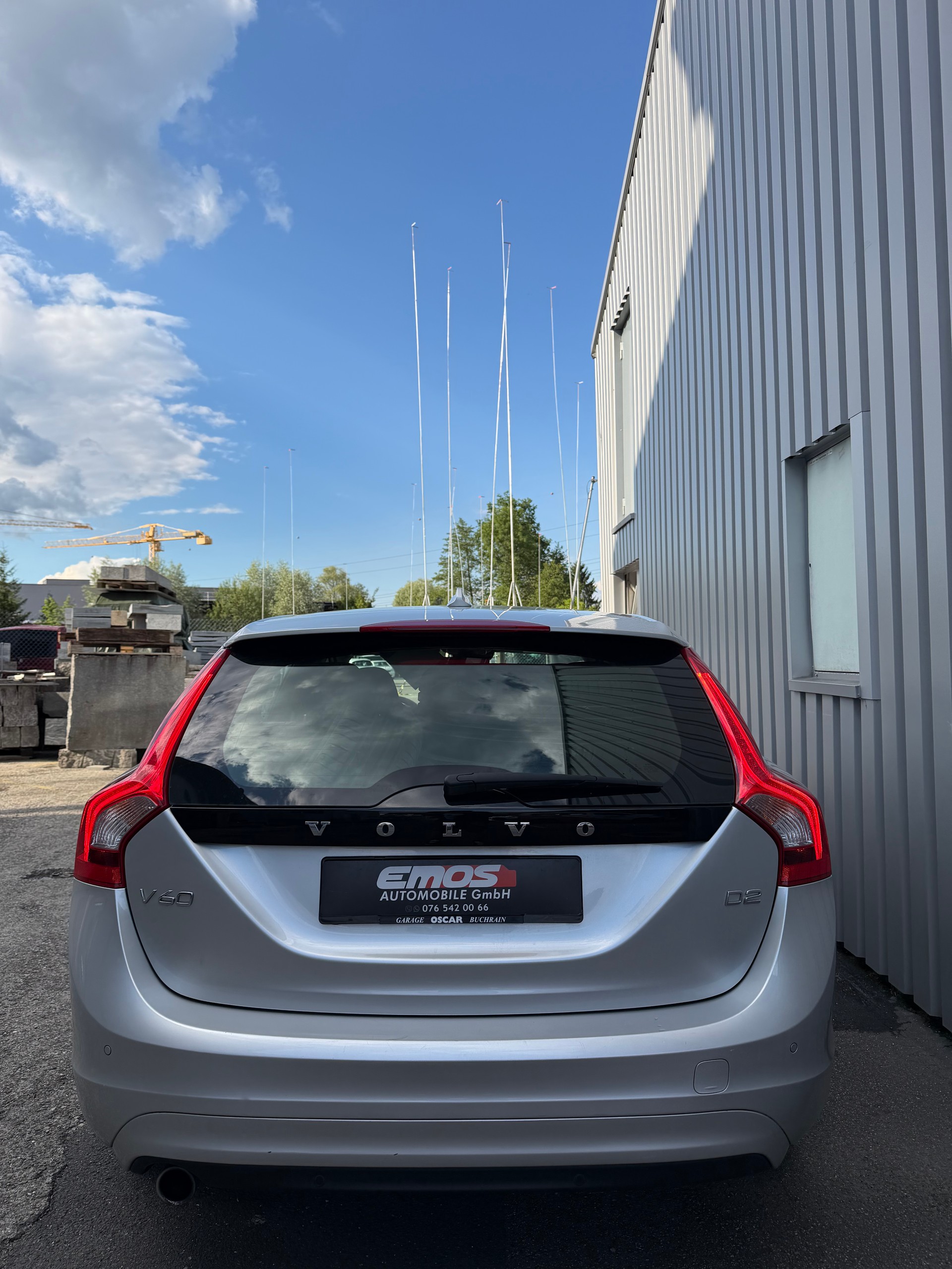 VOLVO V60 D2 Momentum Geartronic ** Frisch MFK**-image-4