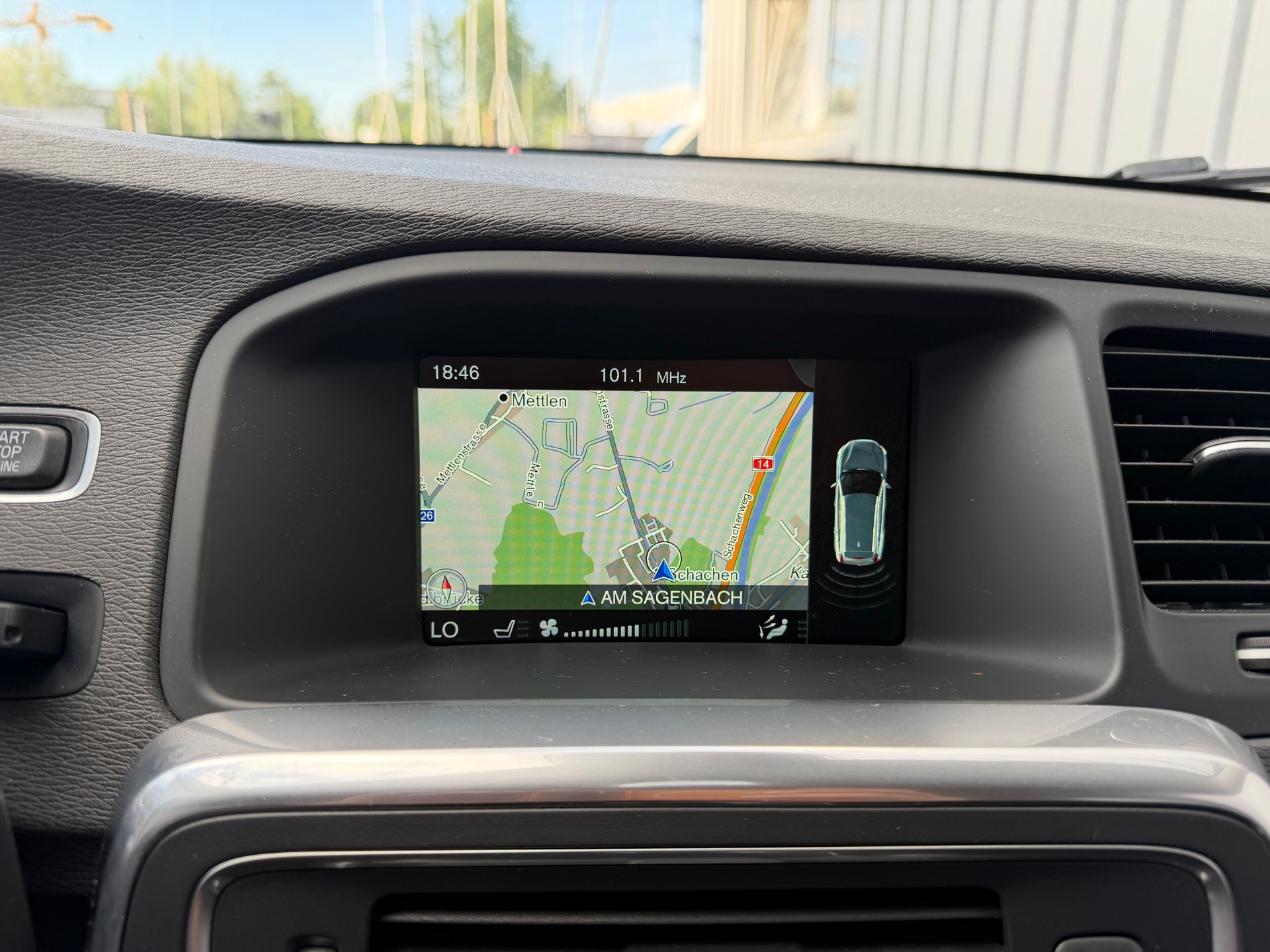 VOLVO V60 D2 Momentum Geartronic ** Frisch MFK**-image-13
