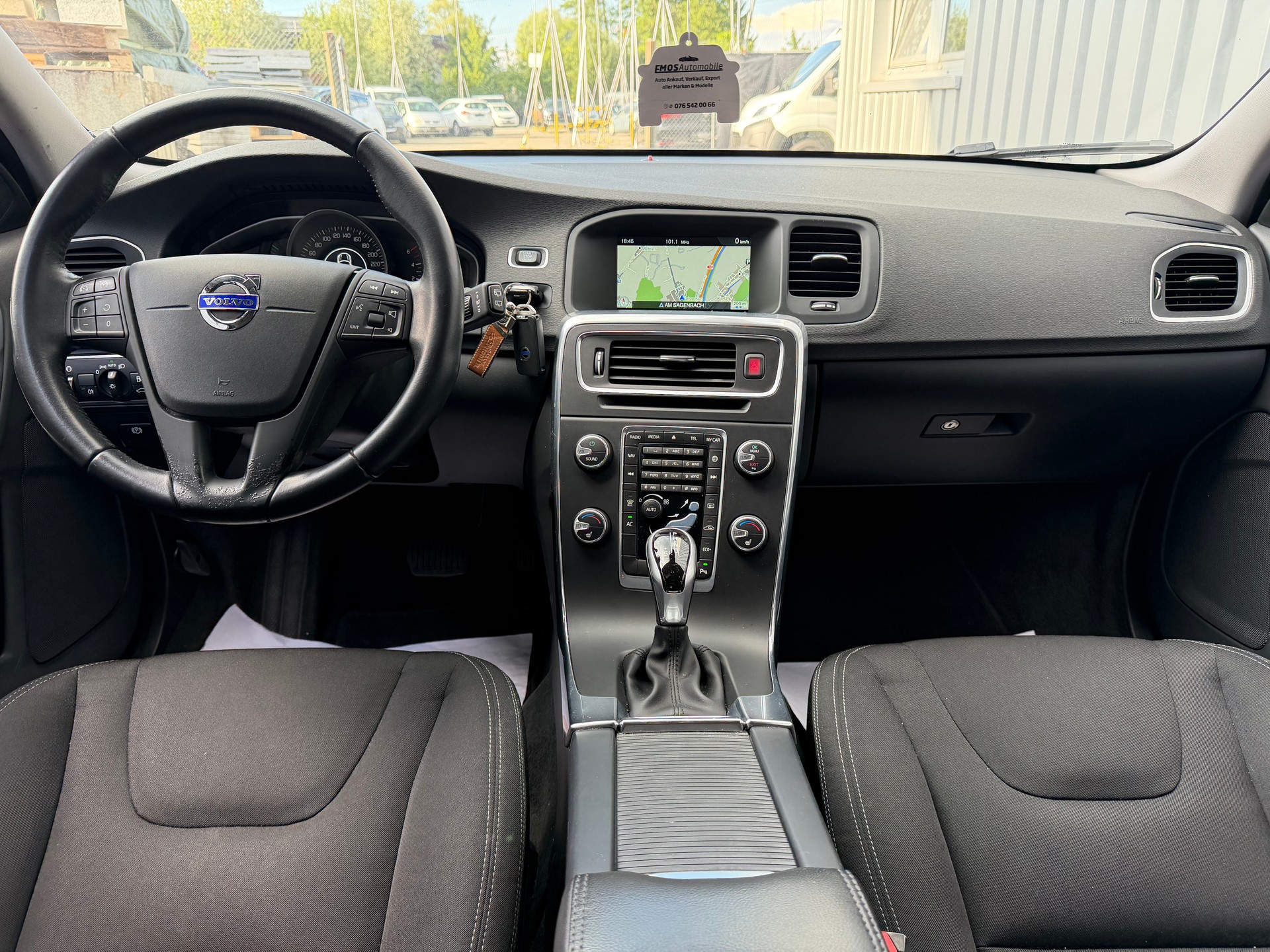 VOLVO V60 D2 Momentum Geartronic ** Frisch MFK**-image-7