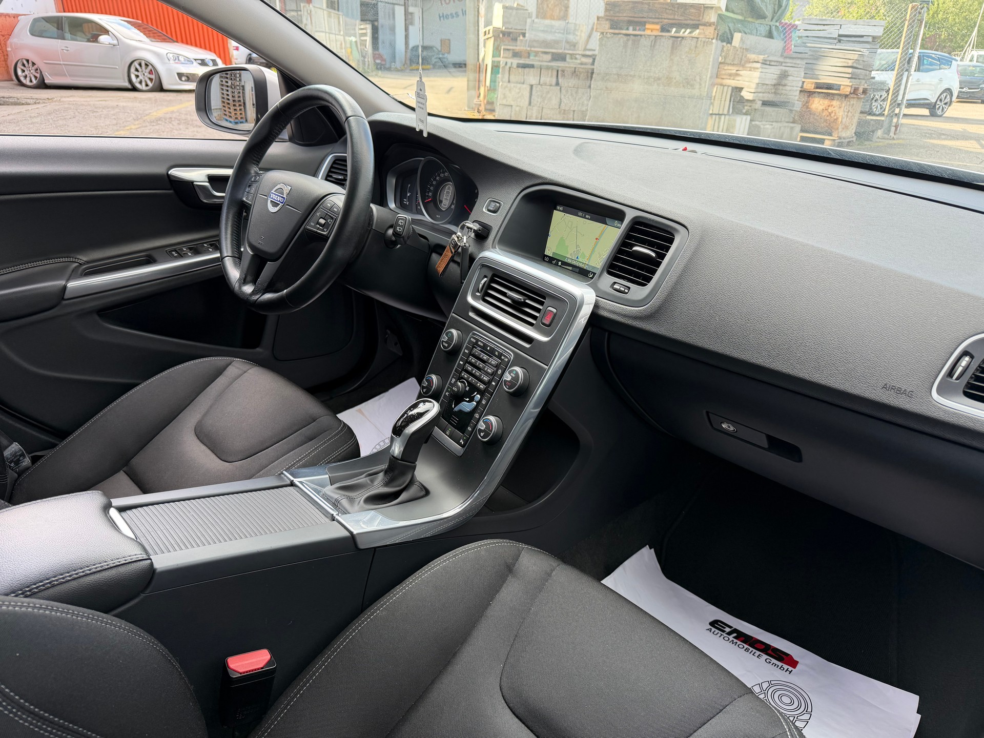VOLVO V60 D2 Momentum Geartronic ** Frisch MFK**-image-9