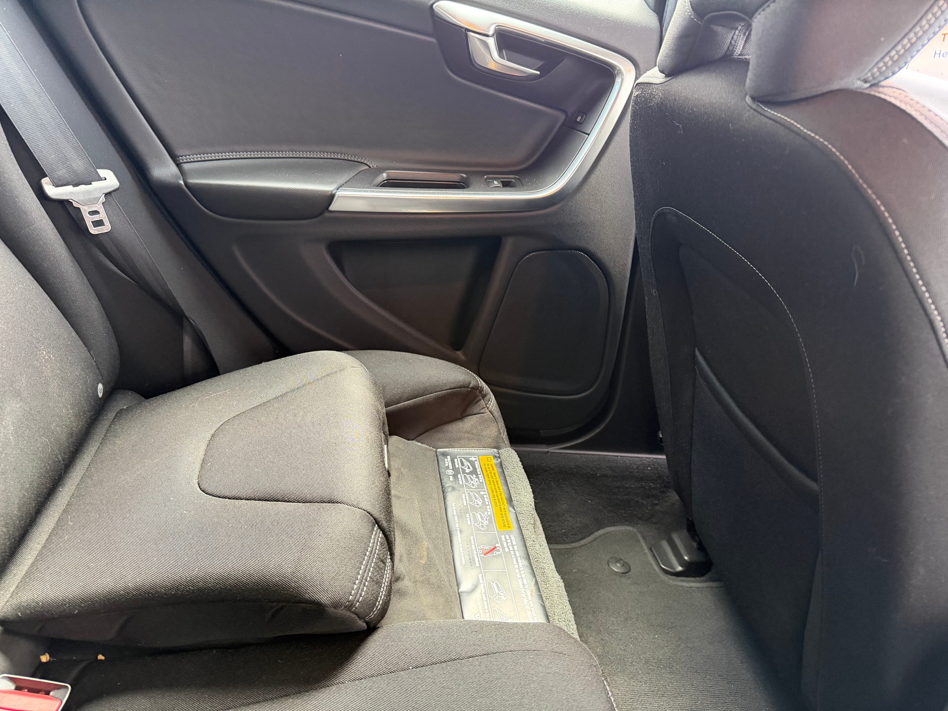 VOLVO V60 D2 Momentum Geartronic ** Frisch MFK**-image-10
