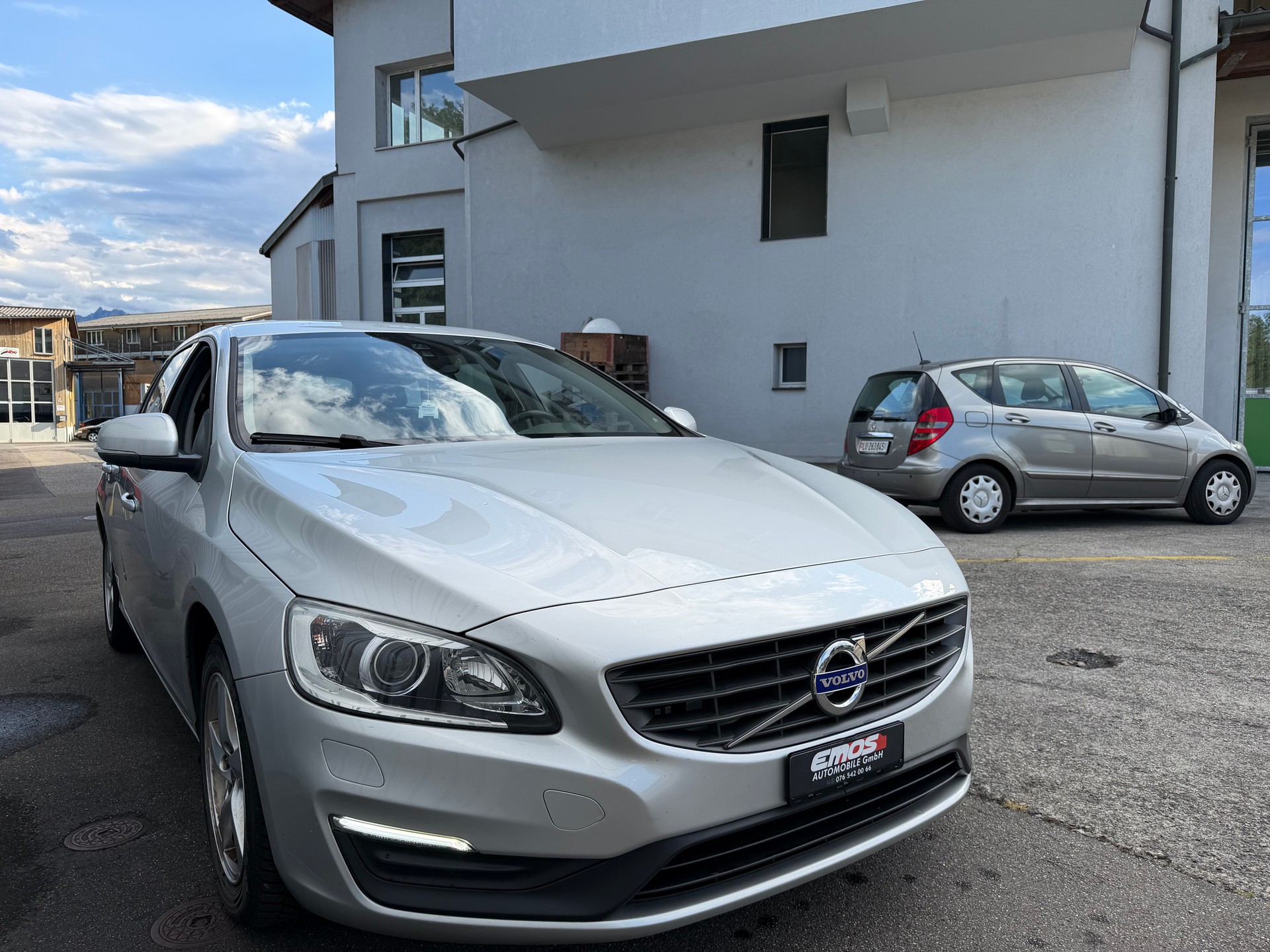 VOLVO V60 D2 Momentum Geartronic ** Frisch MFK**-image-2