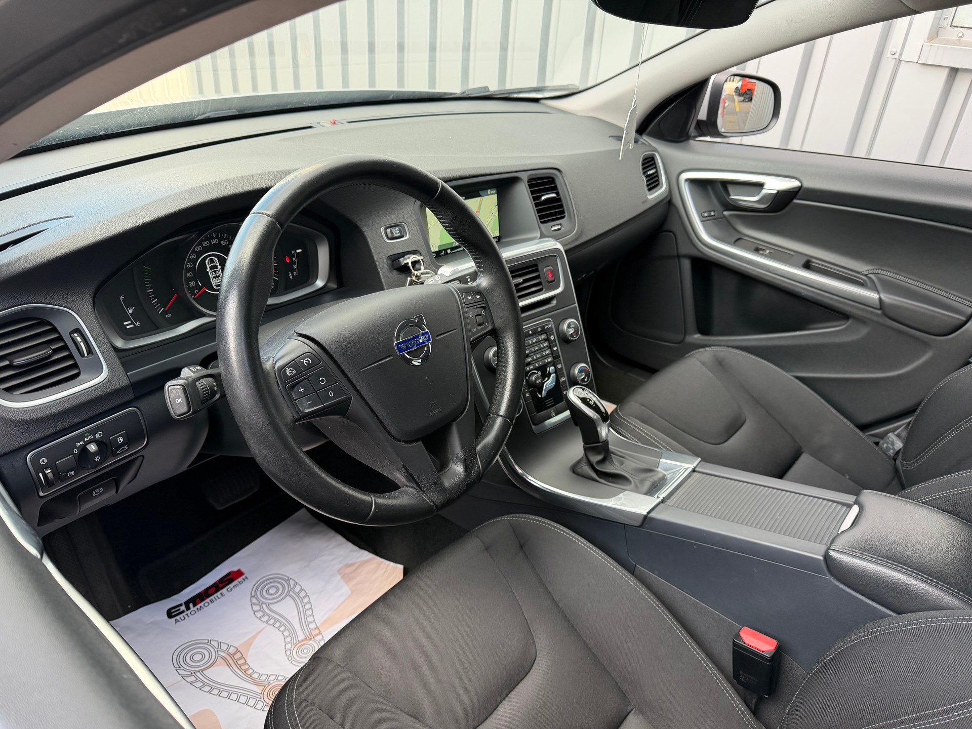 VOLVO V60 D2 Momentum Geartronic ** Frisch MFK**-image-8