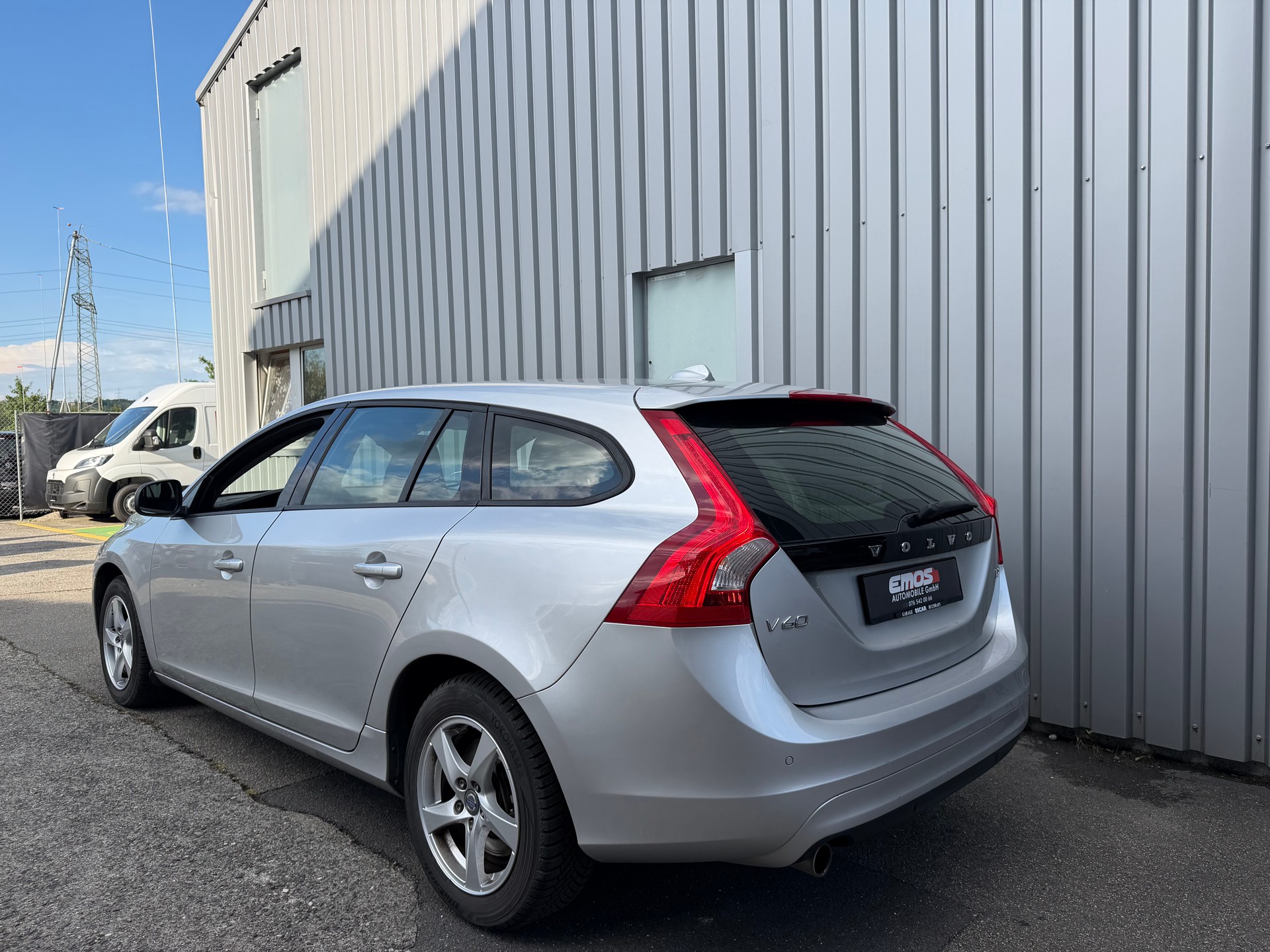 VOLVO V60 D2 Momentum Geartronic ** Frisch MFK**-image-5
