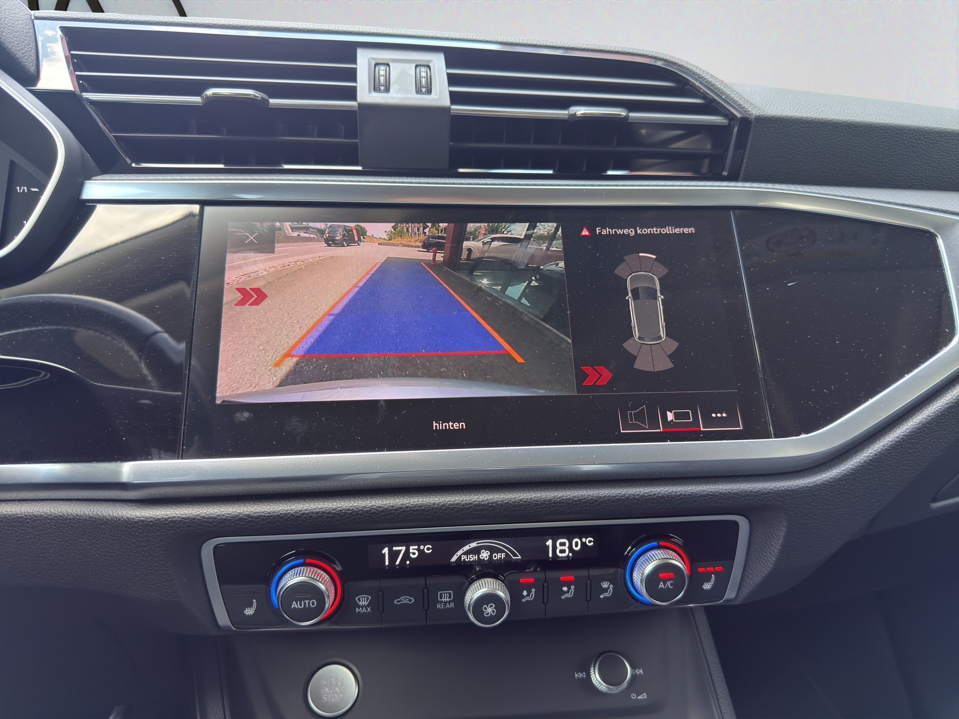 AUDI Q3 40 TFSI advanced quattro S-tronic-image-13