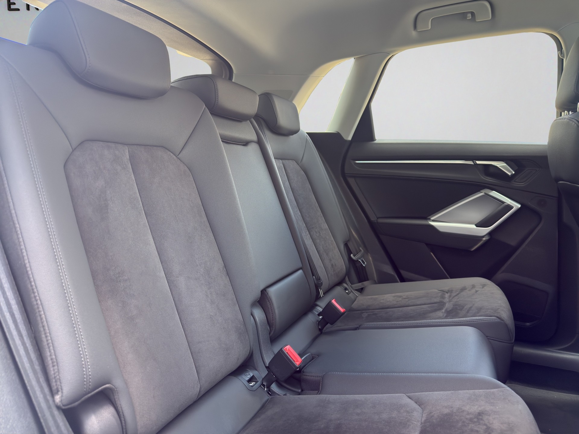 AUDI Q3 40 TFSI advanced quattro S-tronic-image-11