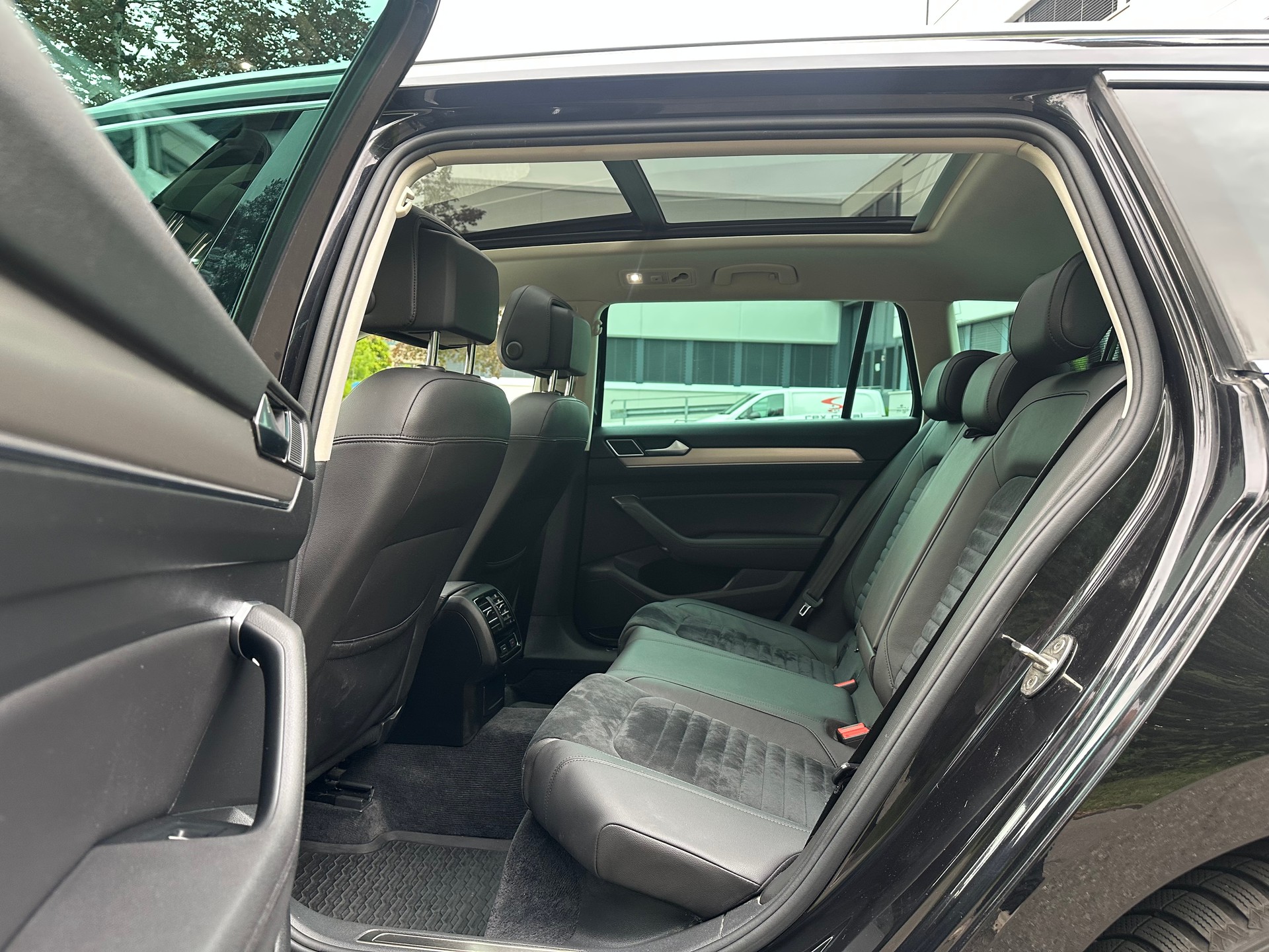 VW Passat Variant 2.0 TSI BMT Highline 4Motion DSG-image-10