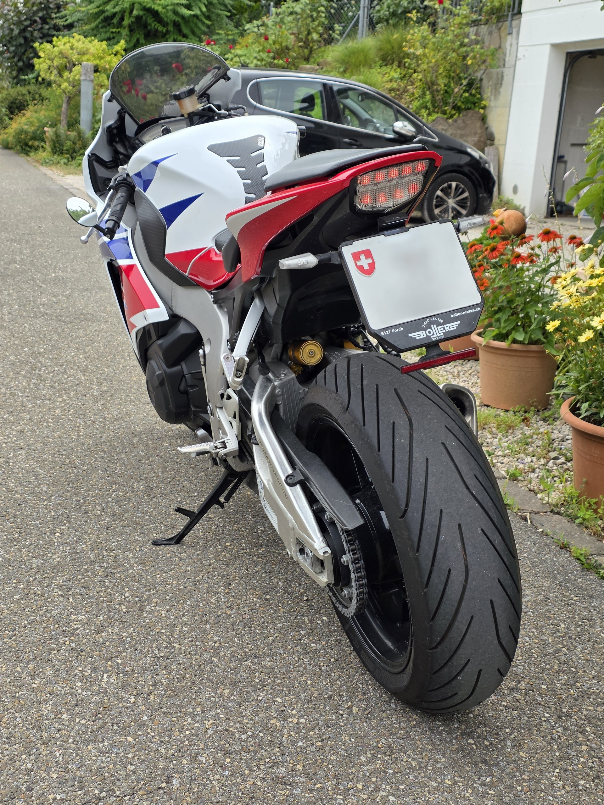 HONDA CBR1000RA-image-3