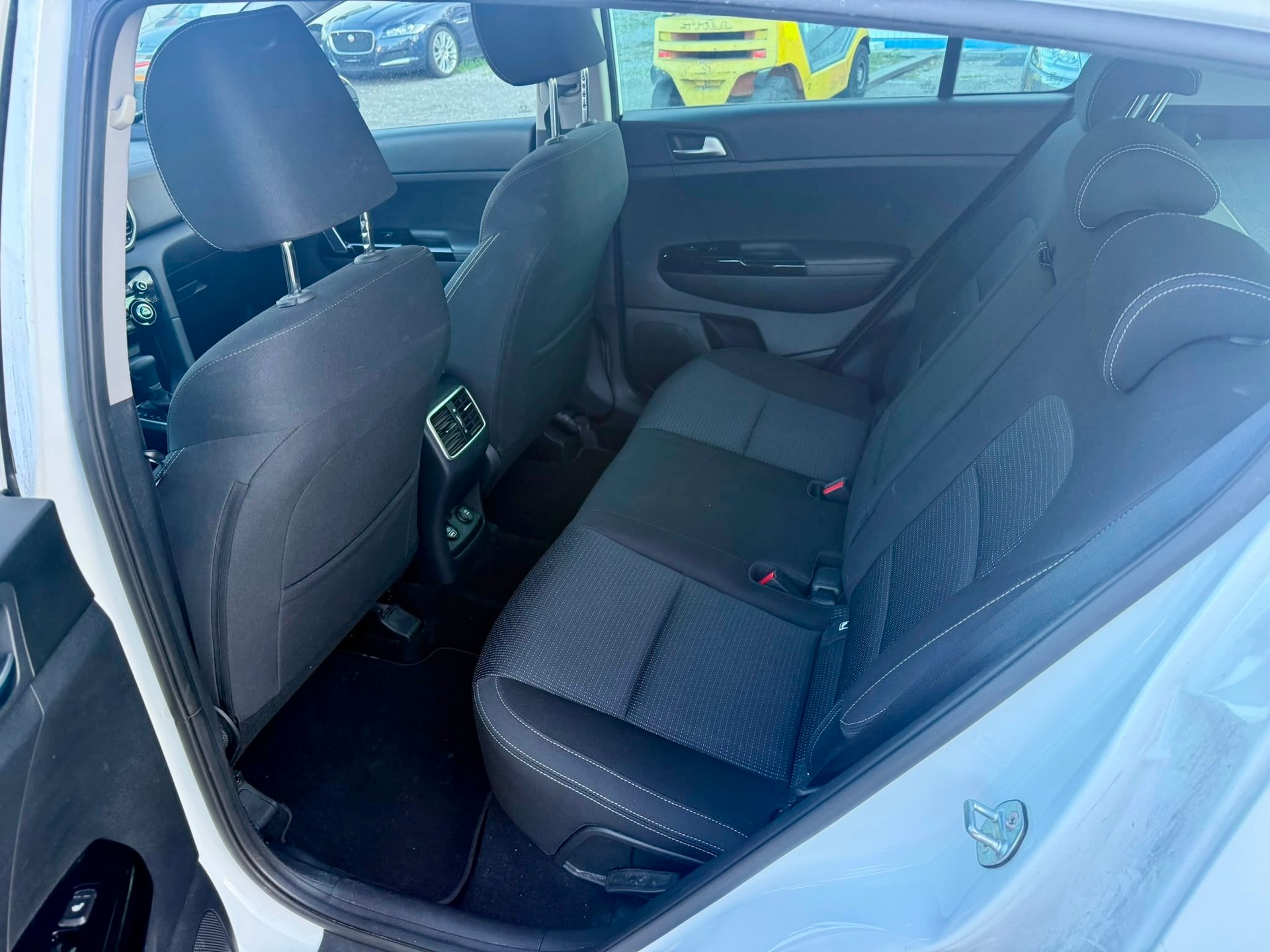 KIA 1.6 T-GDi Trend 2WD-image-12