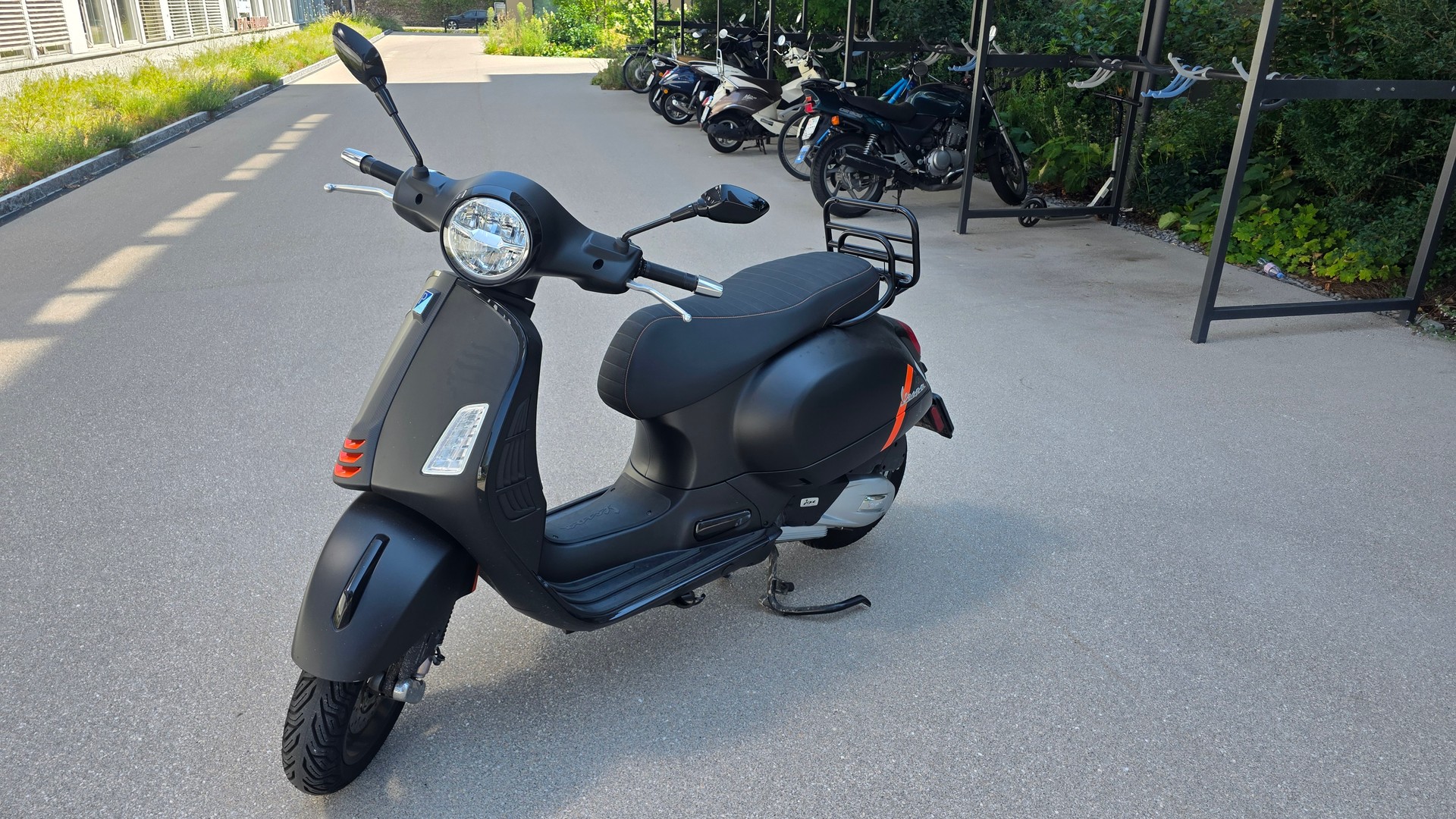 PIAGGIO Vespa GTS 125 Super Sport ABS-image-1