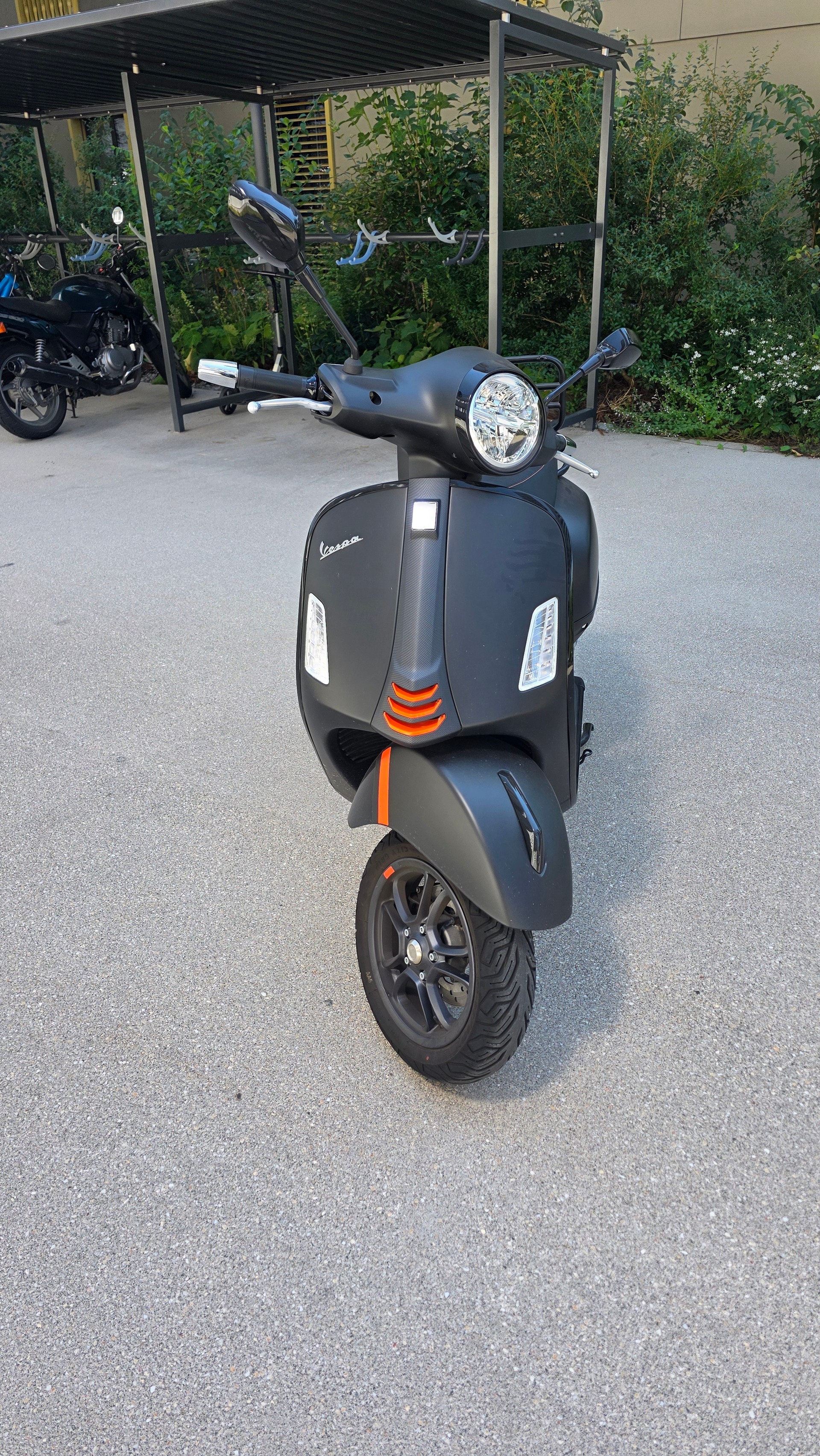 PIAGGIO Vespa GTS 125 Super Sport ABS-image-2