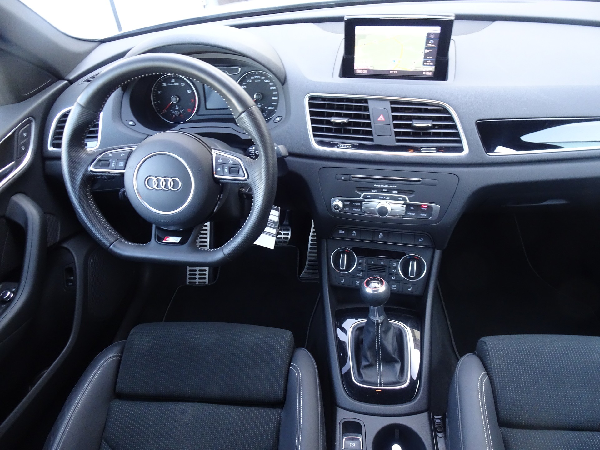 AUDI Q3 1.4 TFSI ultra sport-image-7