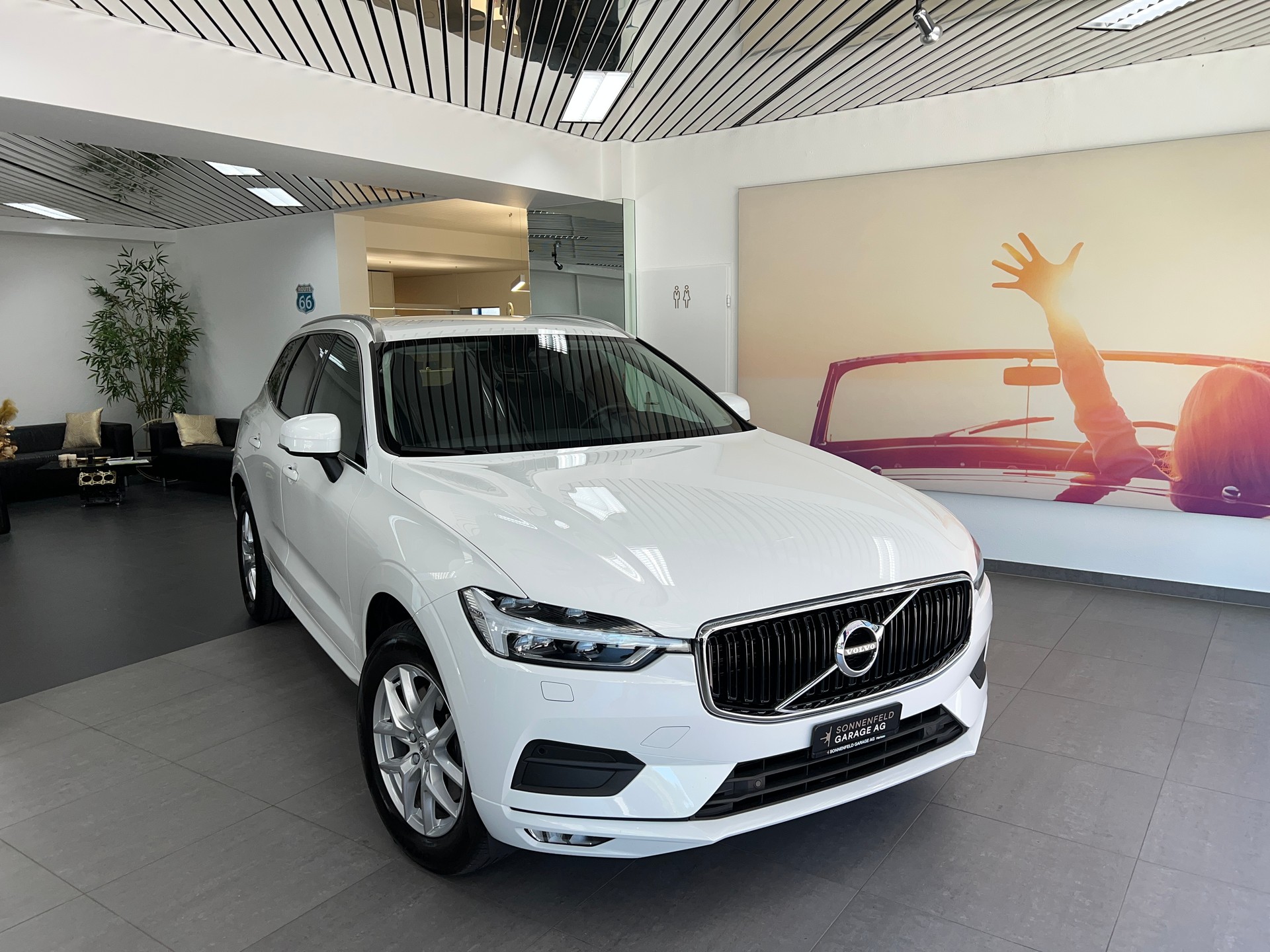 VOLVO XC60 B4 Diesel Mild Hybrid AWD Momentum Geartronic-showroom-element-1