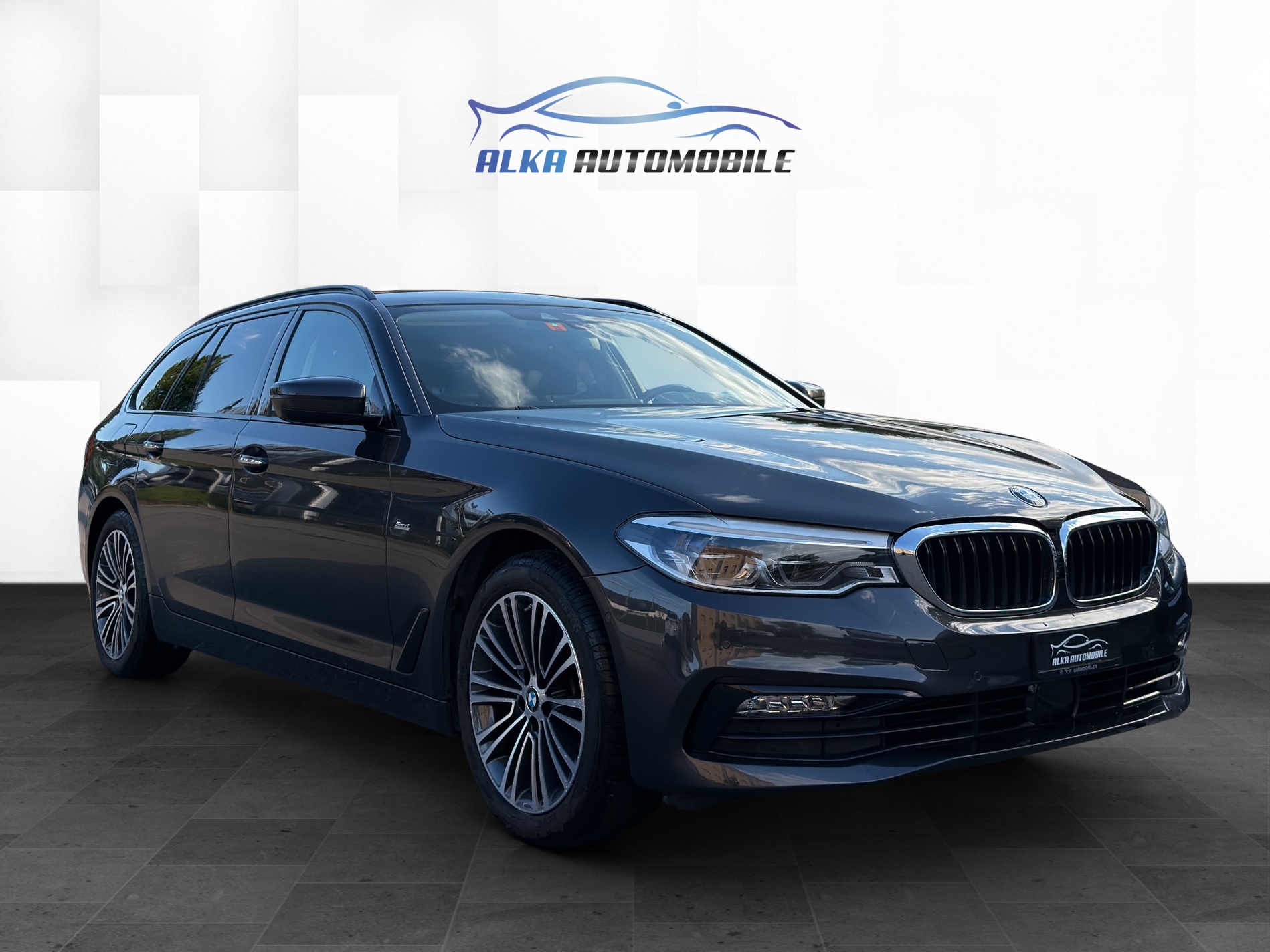 BMW 520d xDrive Touring Sport Line Steptronic-showroom-element-1