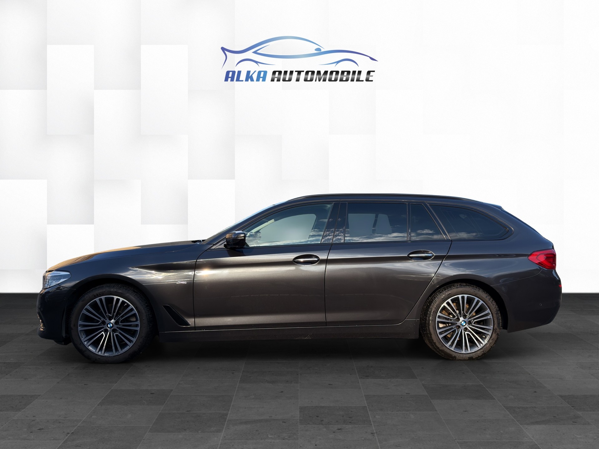 BMW 520d xDrive Touring Sport Line Steptronic-showroom-element-3