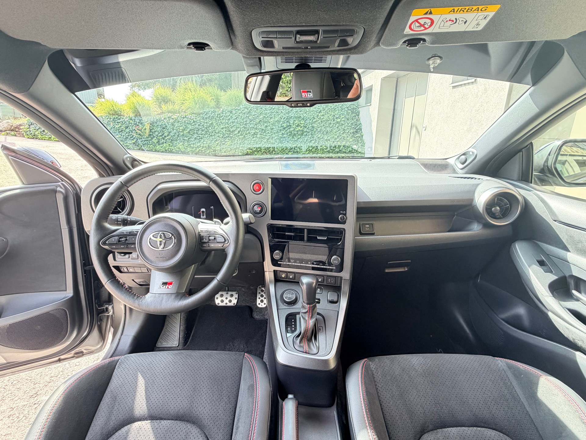TOYOTA Yaris 1.6 GR Sport A-image-10