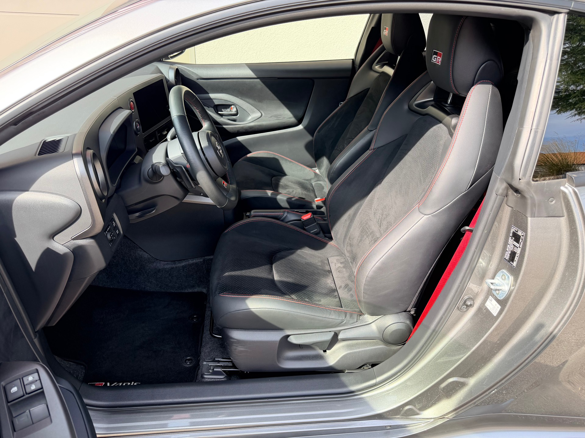 TOYOTA Yaris 1.6 GR Sport A-image-7