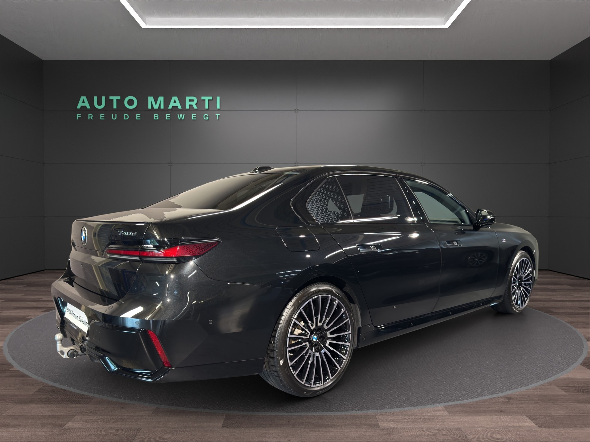 BMW 740d xDrive M Sport-showroom-element-3