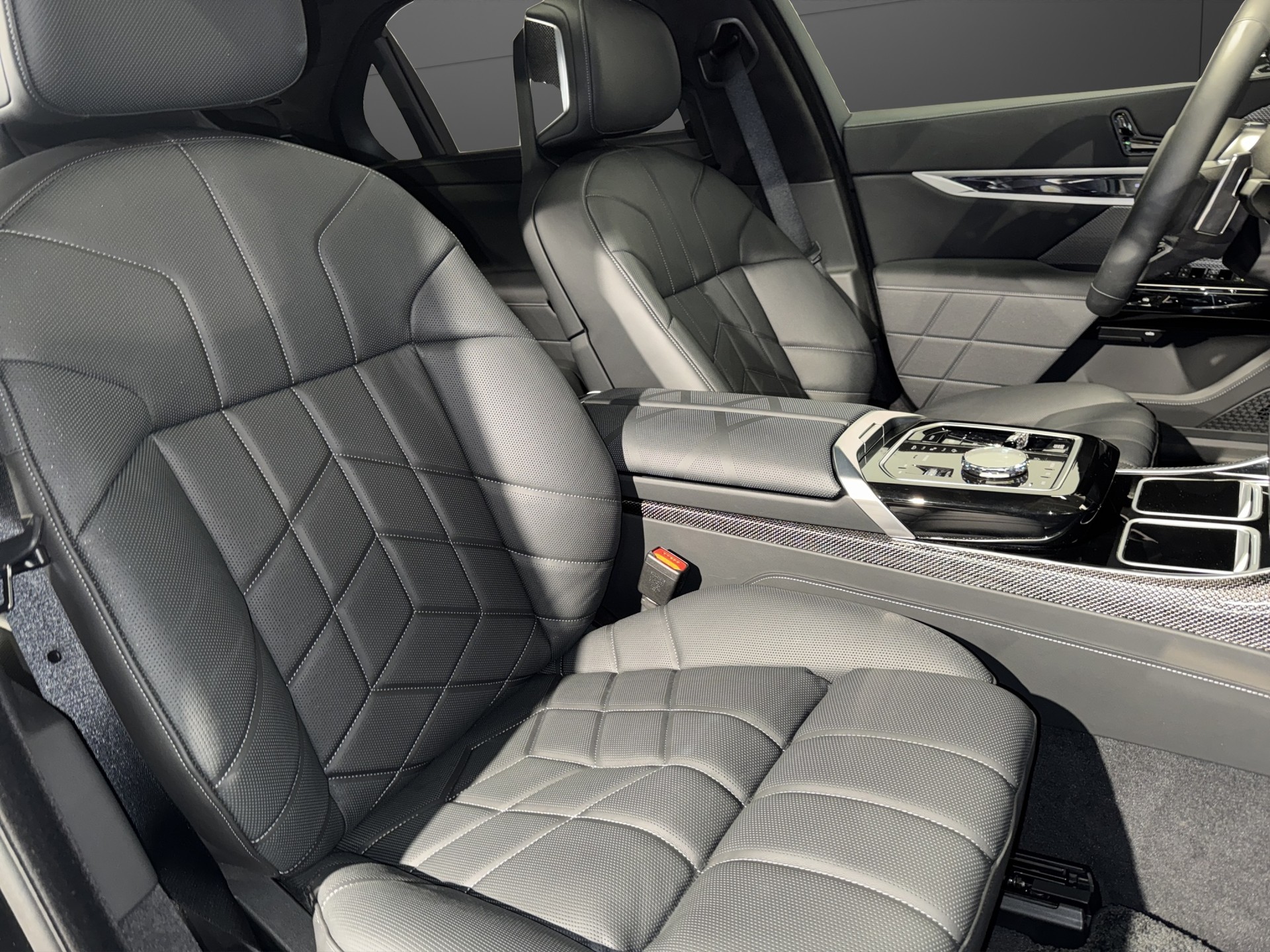 BMW 740d xDrive M Sport-image-17