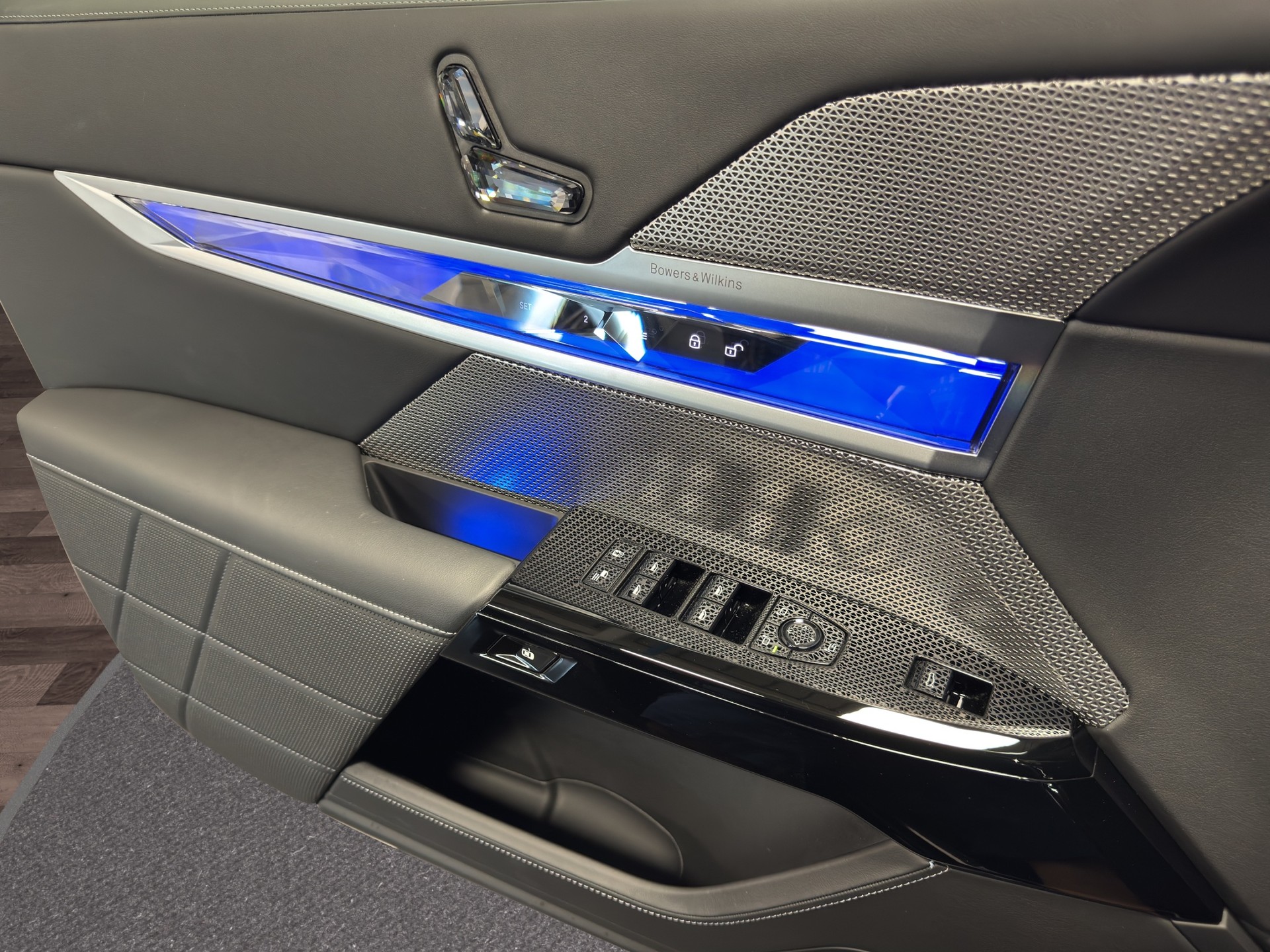 BMW 740d xDrive M Sport-image-11