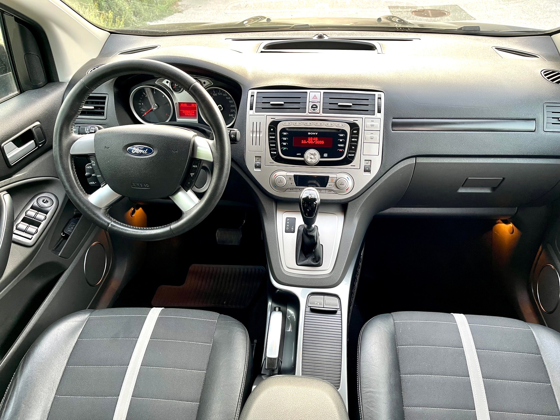 FORD Kuga 2.0 TDCi Individual 4WD PowerShift-showroom-element-1