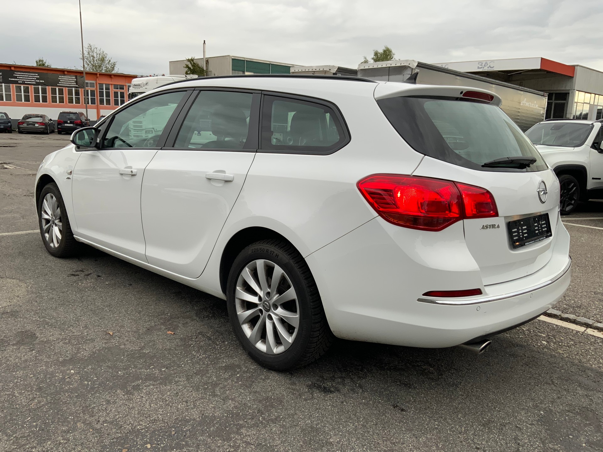 OPEL Astra SportsTourer 2.0 CDTi Sport Automatic-image-3