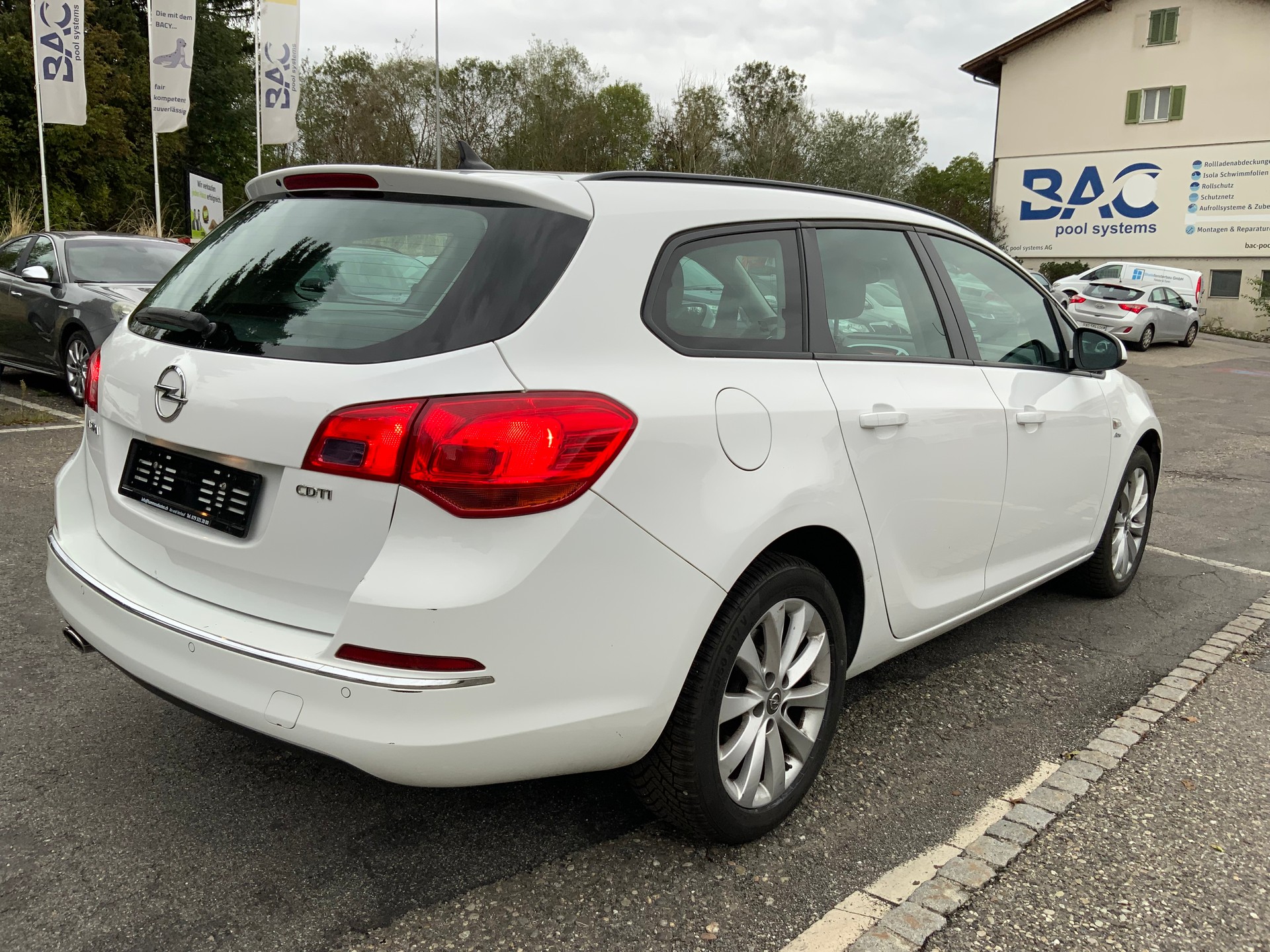 OPEL Astra SportsTourer 2.0 CDTi Sport Automatic-image-4