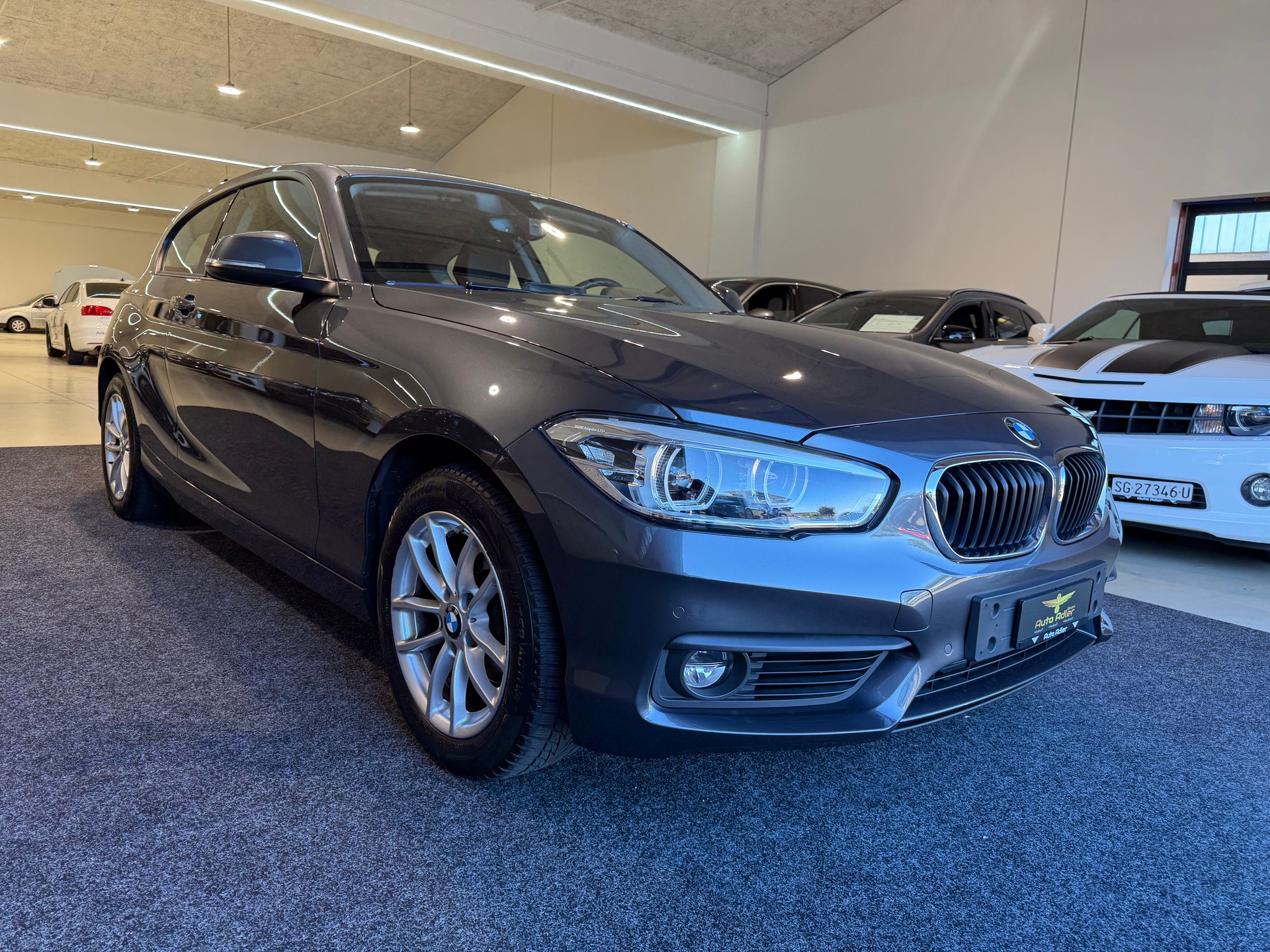 BMW 118i Steptronic-showroom-element-2
