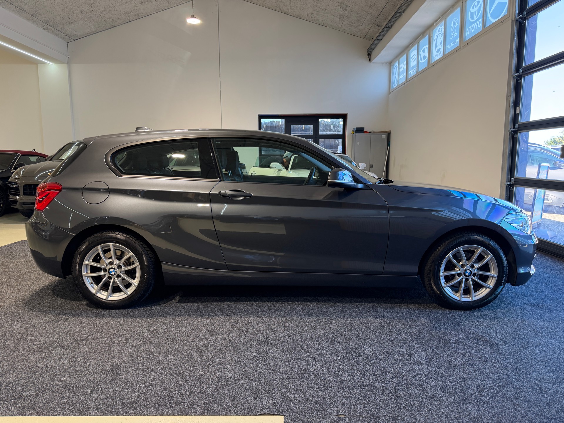 BMW 118i Steptronic-image-4