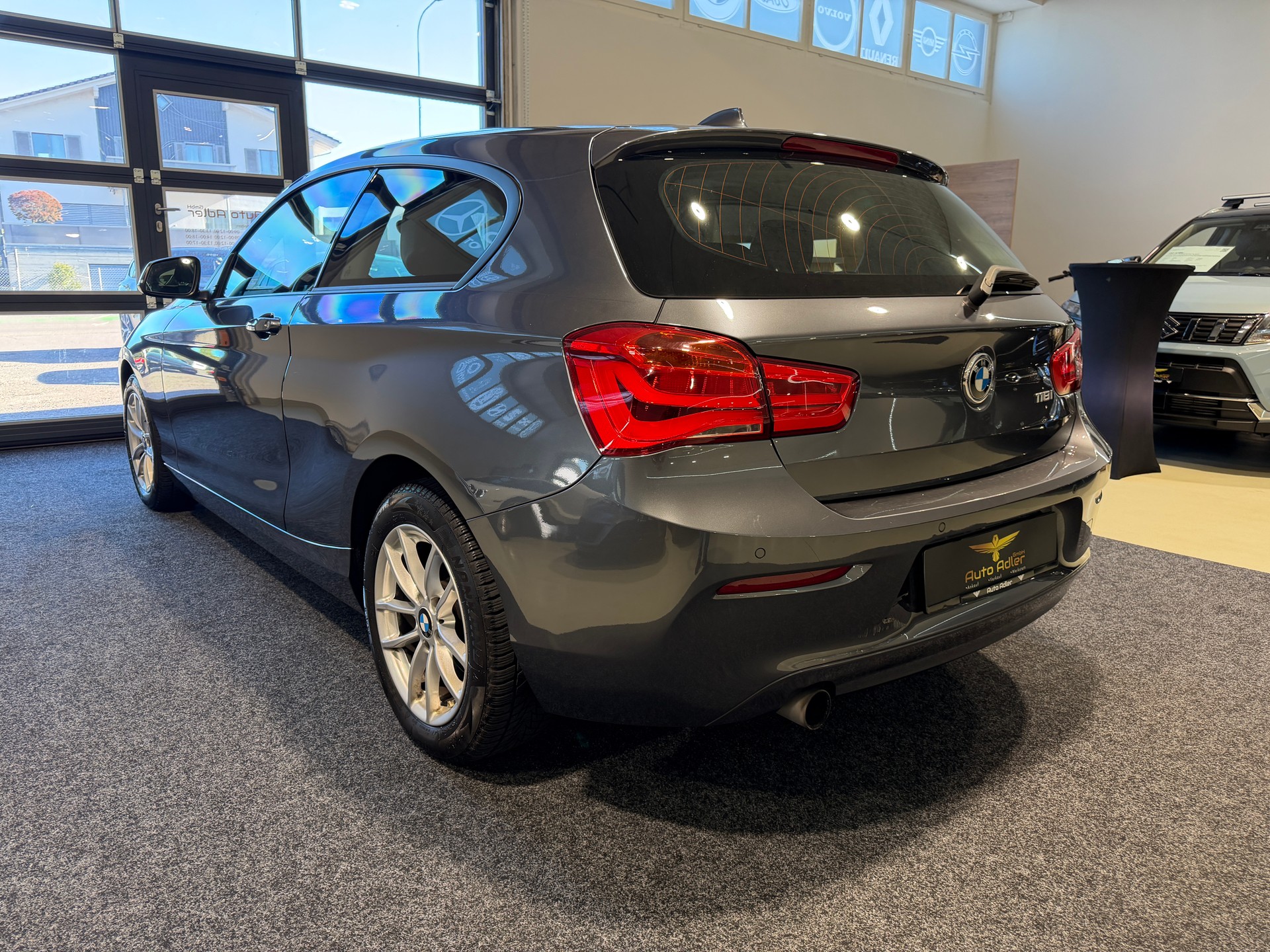 BMW 118i Steptronic-image-5