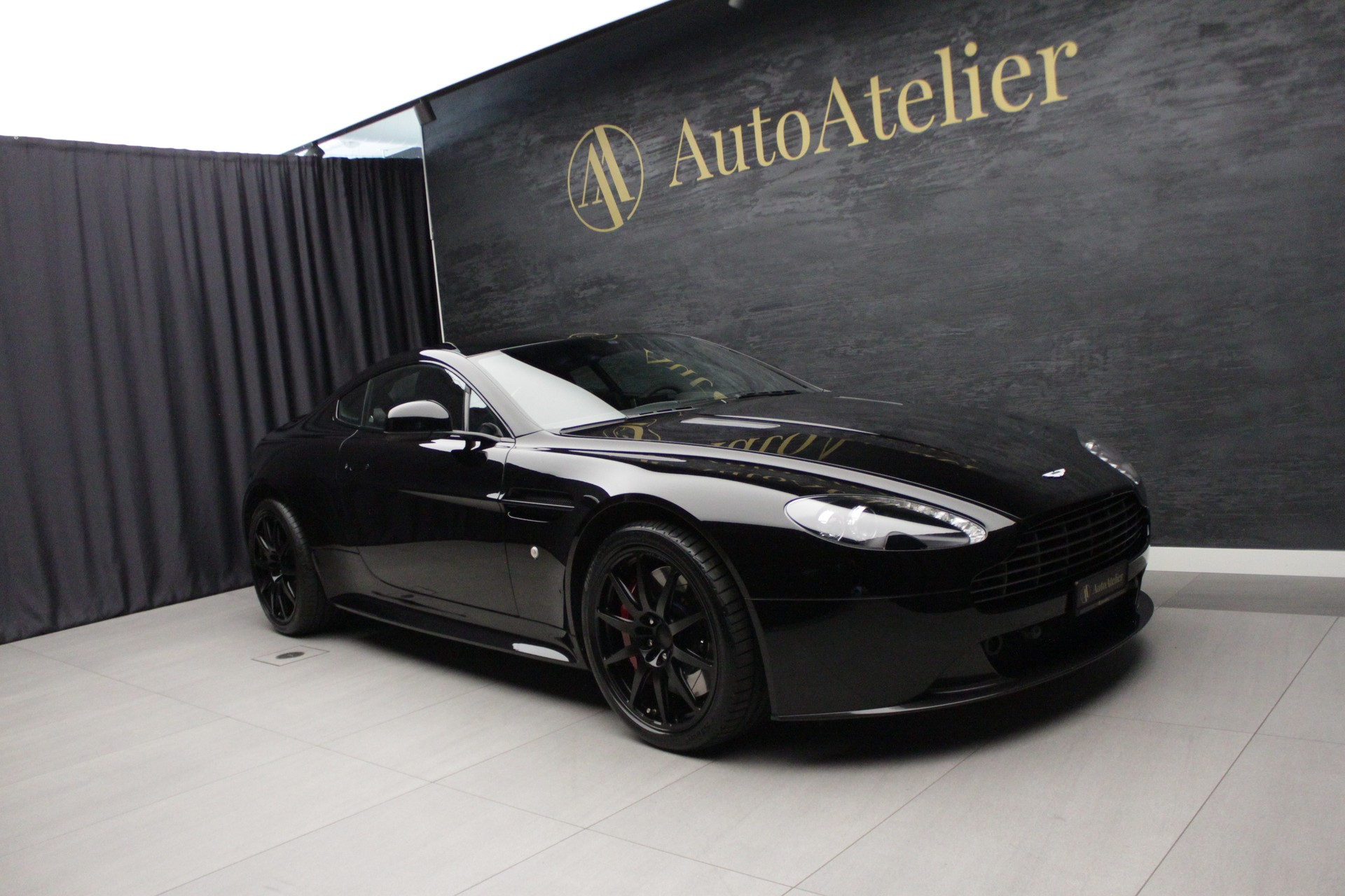 ASTON MARTIN V8 Vantage 4.7 S Sportshift-showroom-element-3