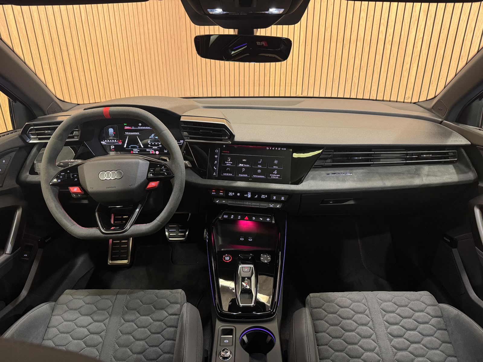 AUDI RS3 Sportback 2.5 TSI quattro S-tronic *INKLUSIV GRATIS SERVIE PAKET *-image-11