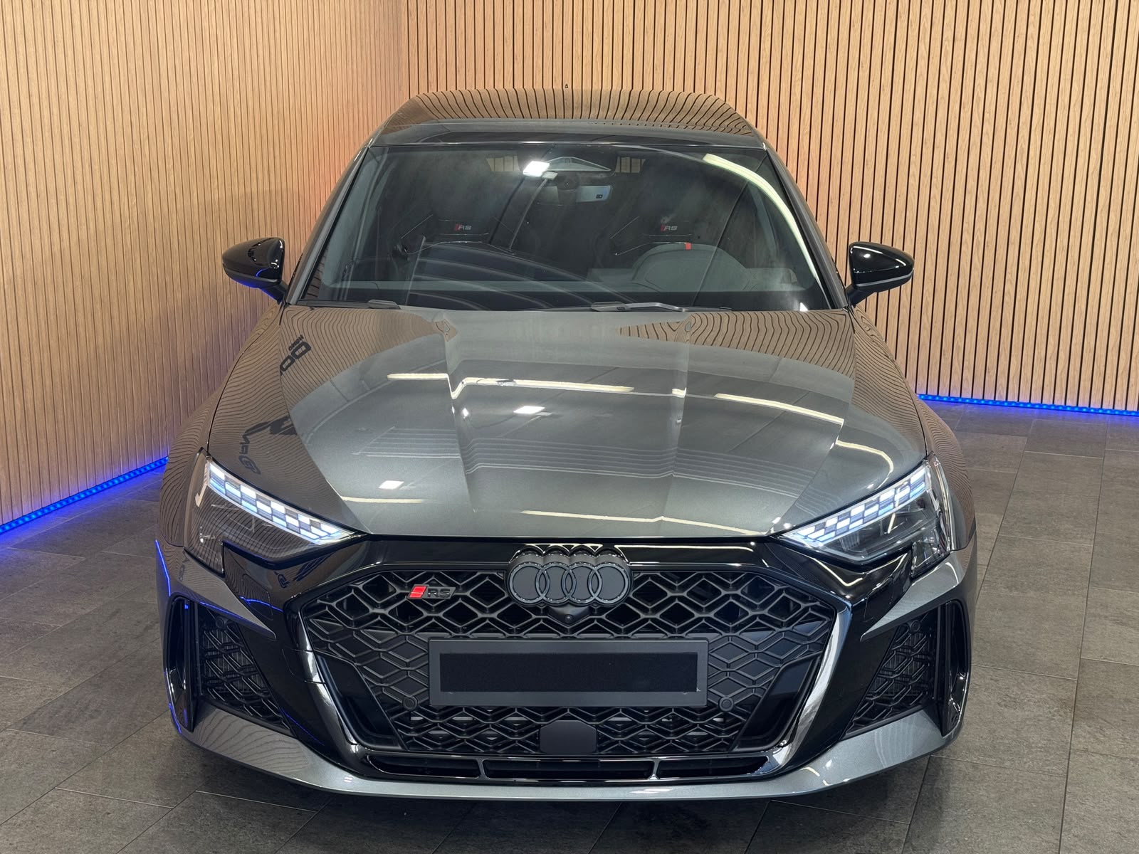 AUDI RS3 Sportback 2.5 TSI quattro S-tronic *INKLUSIV GRATIS SERVIE PAKET *-image-1