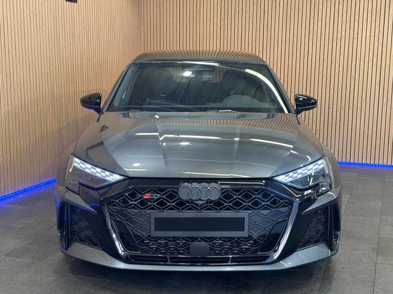 AUDI RS3 Sportback 2.5 TSI quattro S-tronic *INKLUSIV GRATIS SERVIE PAKET *-image-2