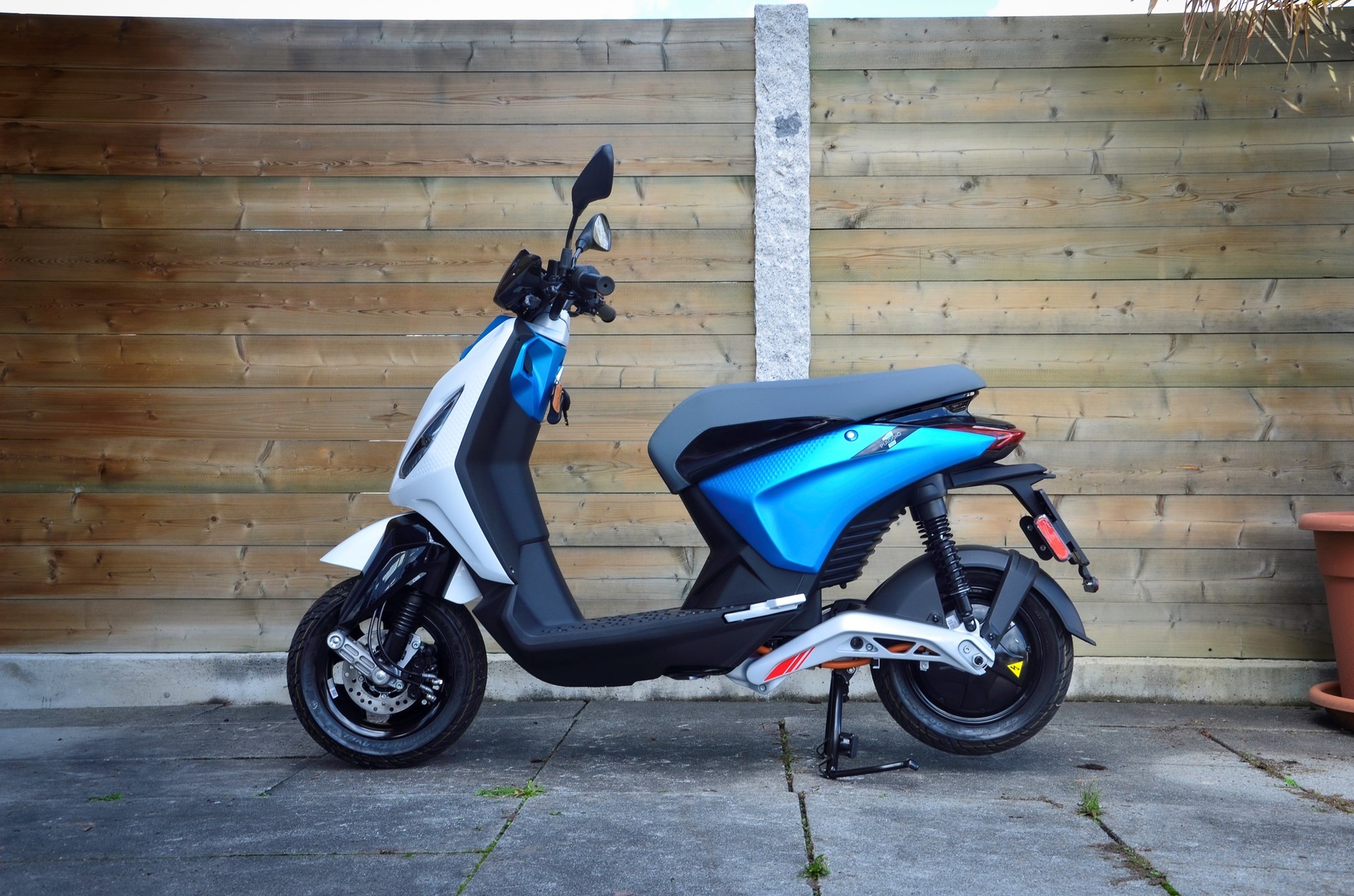 PIAGGIO Piaggio 1 Active 60km/h Full Electric - 4 Jahre Garantie-image-1