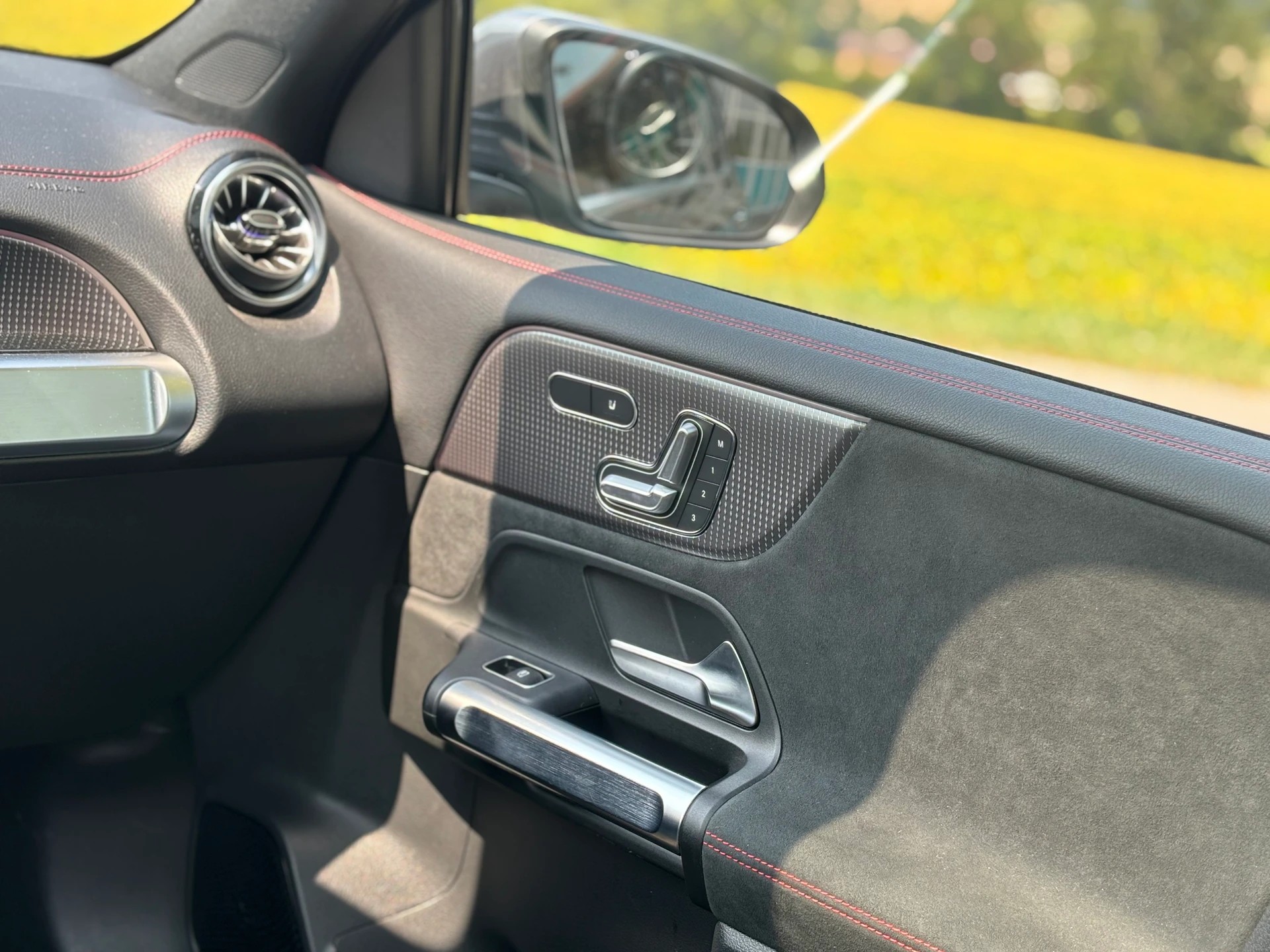 MERCEDES-BENZ EQB350 AMG Line 4Matic-image-11