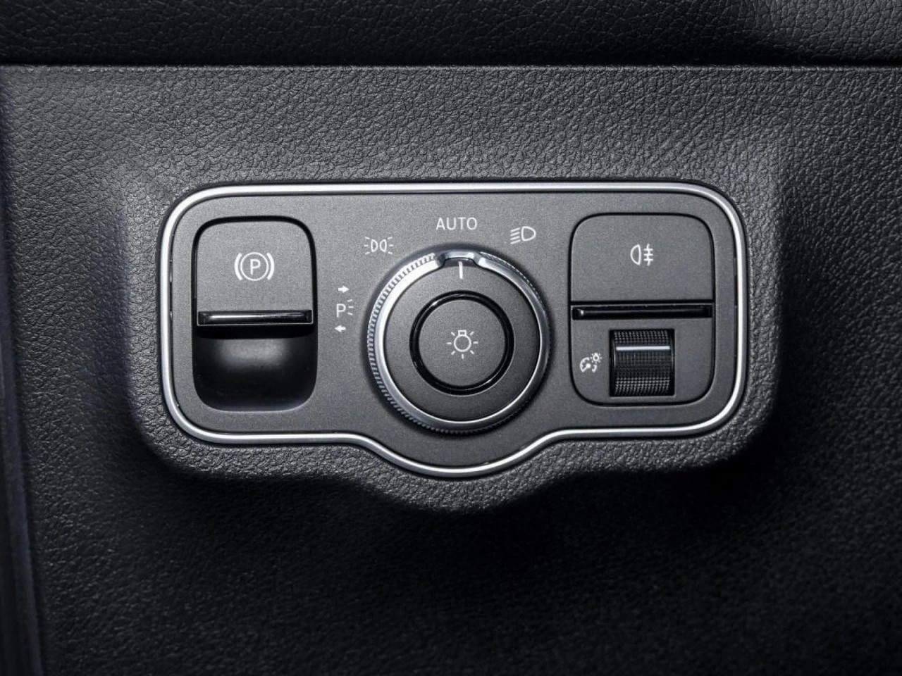 MERCEDES-BENZ EQB350 AMG Line 4Matic (Facelift)-image-15